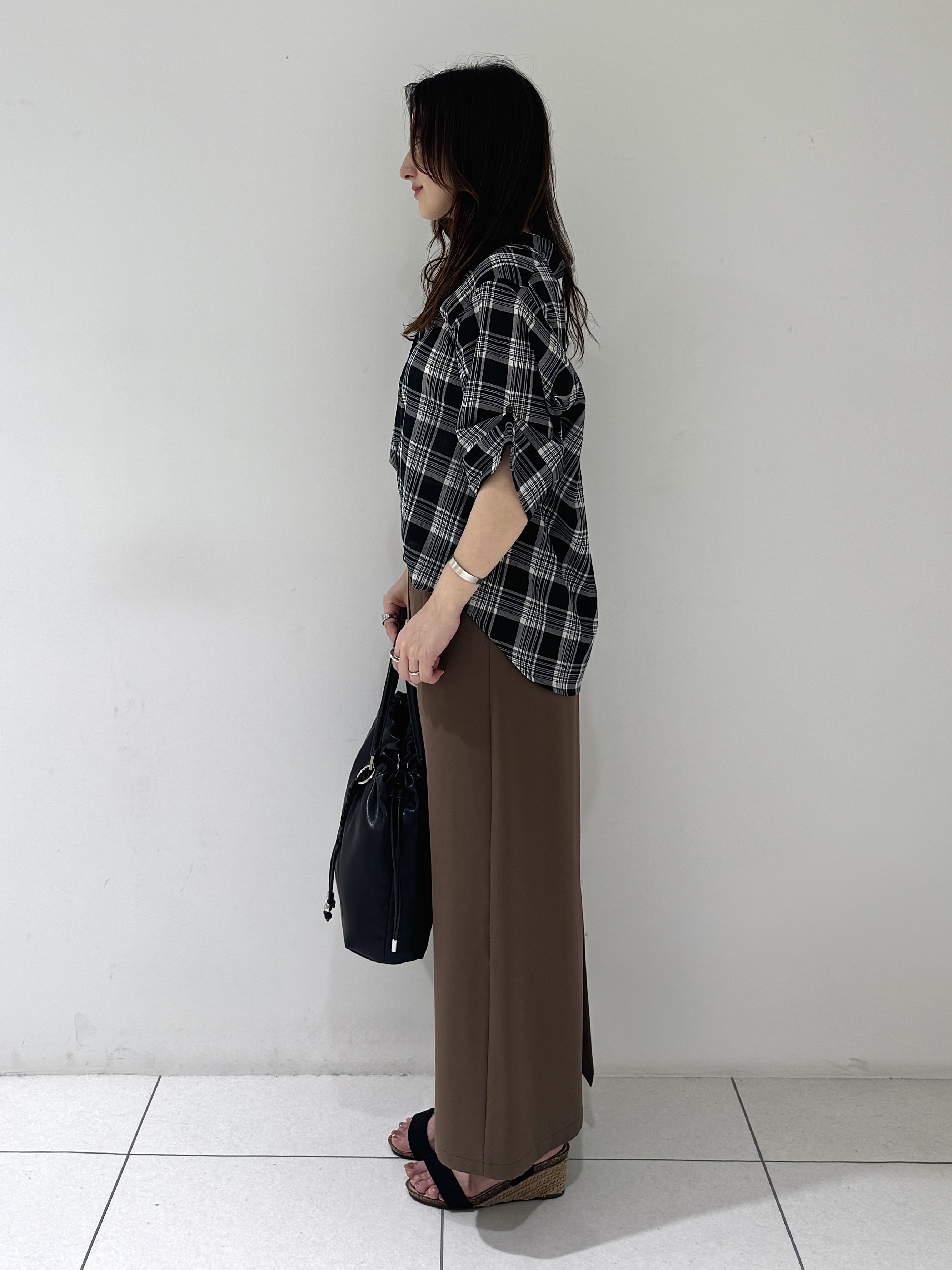そんさんの「INDIVI｜【コットン100％／透け感／2WAY】袖アレンジ チェックシャツ」を使ったコーディネート