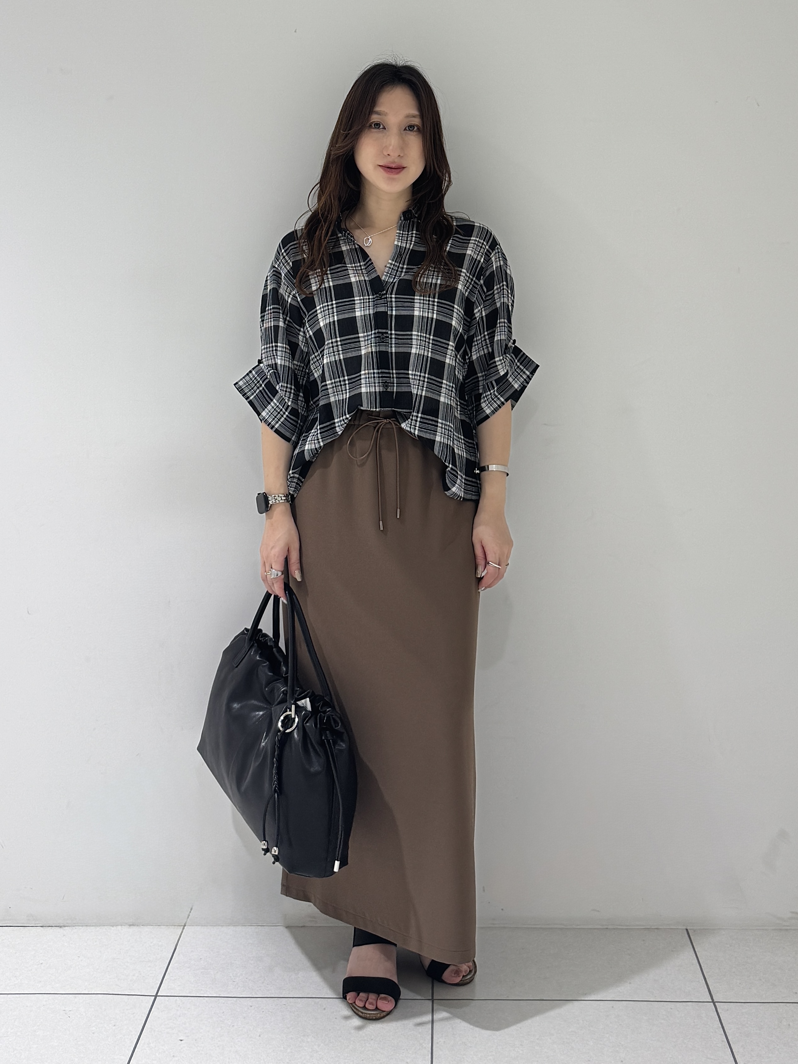 そんさんの「INDIVI｜【コットン100％／透け感／2WAY】袖アレンジ チェックシャツ」を使ったコーディネート