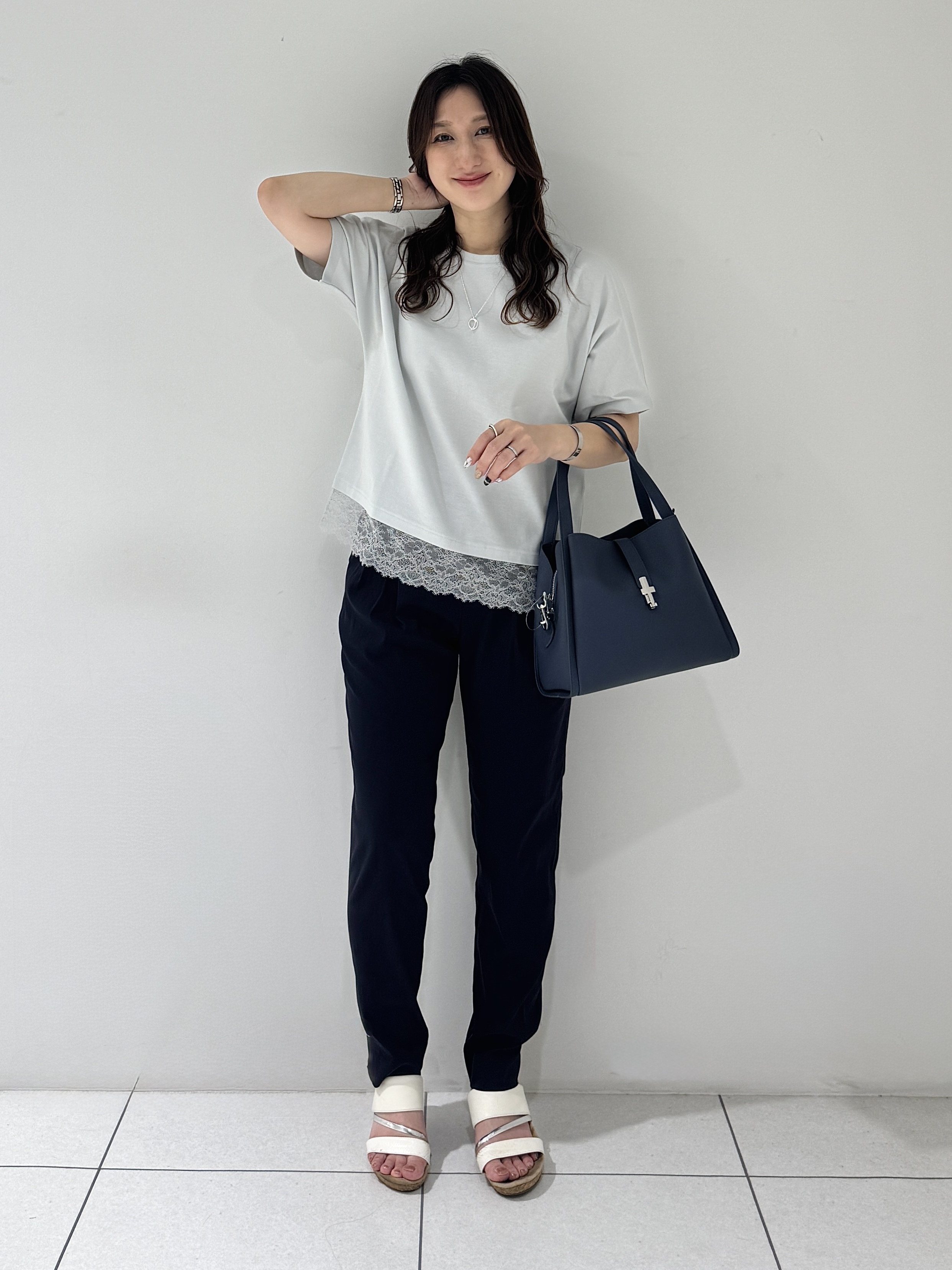 そんさんの「INDIVI｜【汗ジミ防止／接触冷感】裾レースドルマンTシャツ」を使ったコーディネート