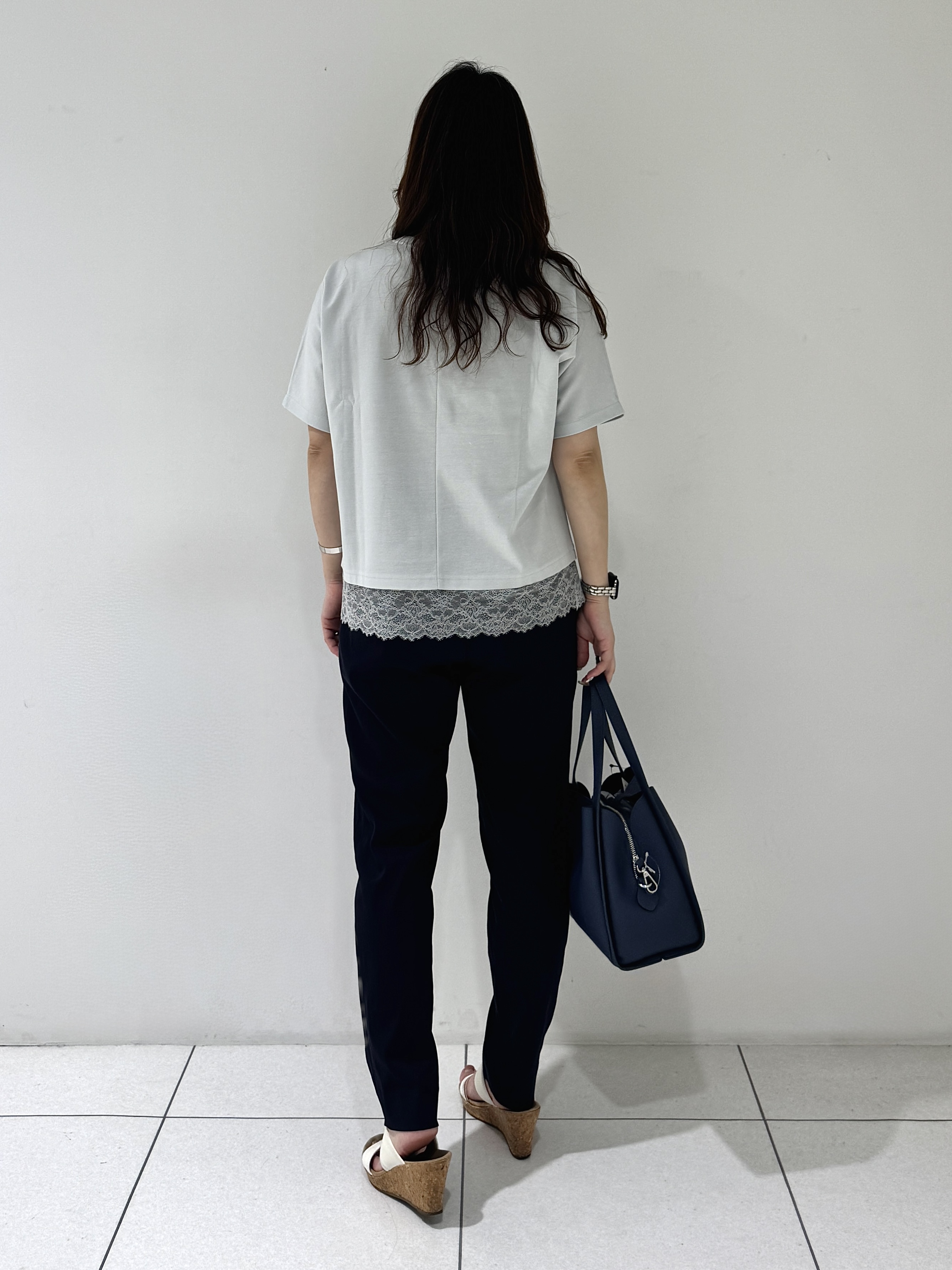 そんさんの「INDIVI｜【汗ジミ防止／接触冷感】裾レースドルマンTシャツ」を使ったコーディネート