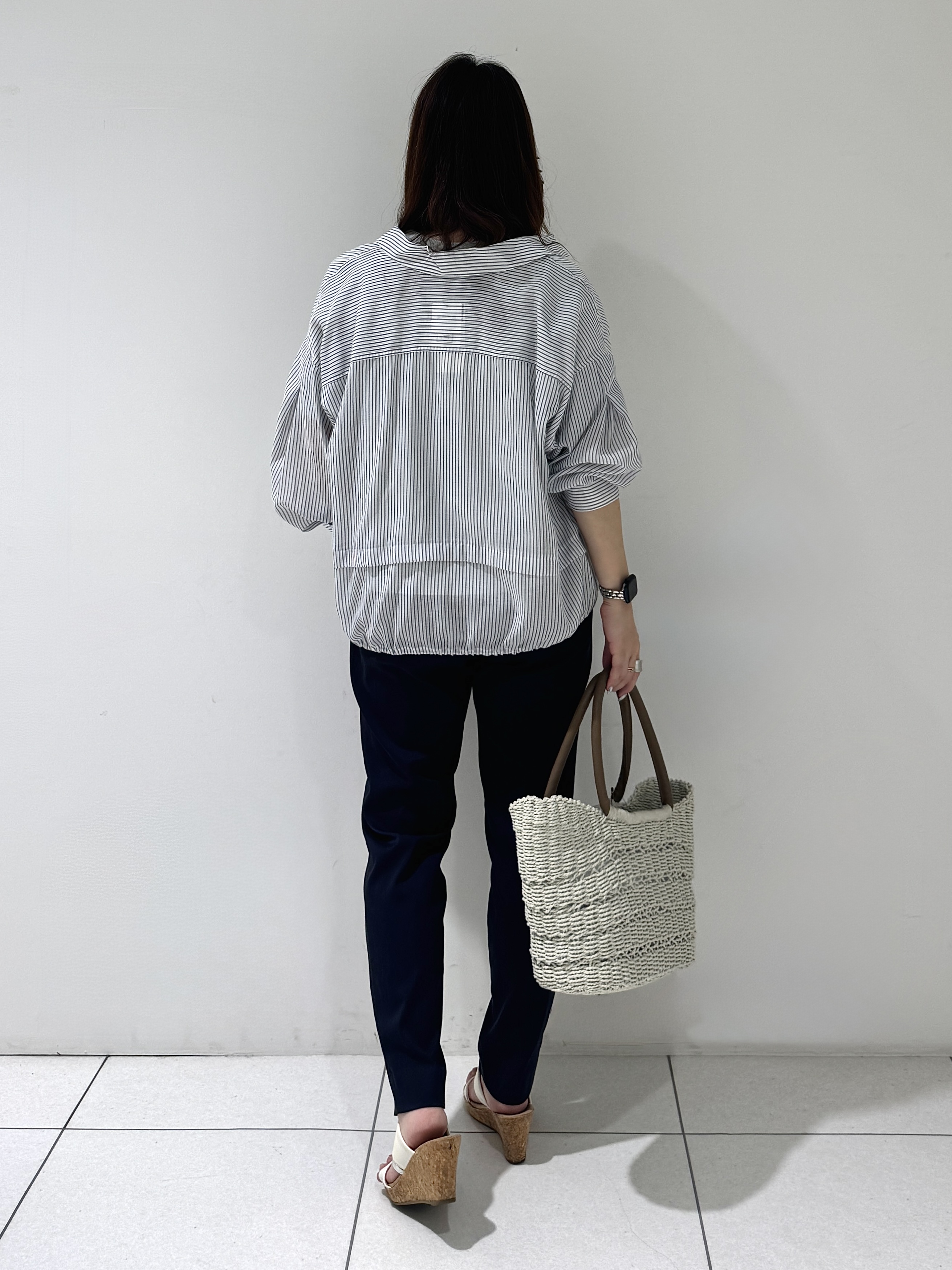 そんさんの「INDIVI｜【接触冷感／洗える／2WAY】ドロスト付 シアーシャンブレーシャツ」を使ったコーディネート