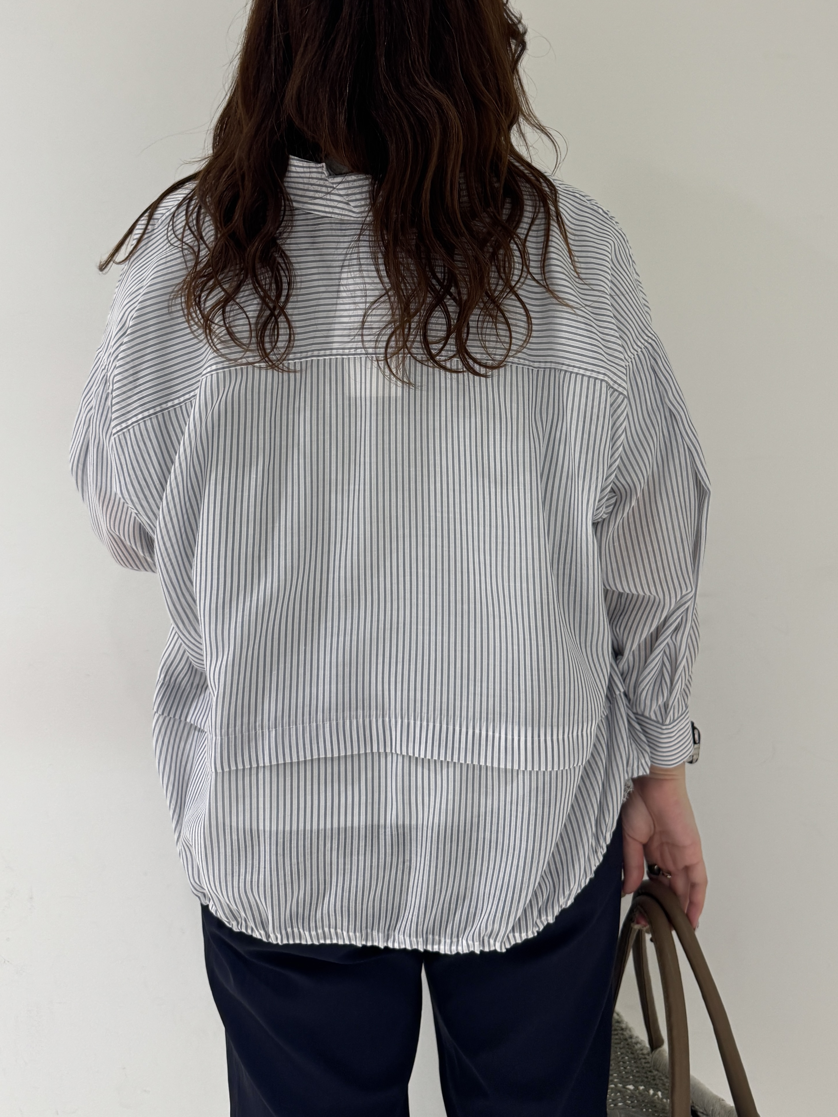 そんさんの「INDIVI｜【接触冷感／洗える／2WAY】ドロスト付 シアーシャンブレーシャツ」を使ったコーディネート