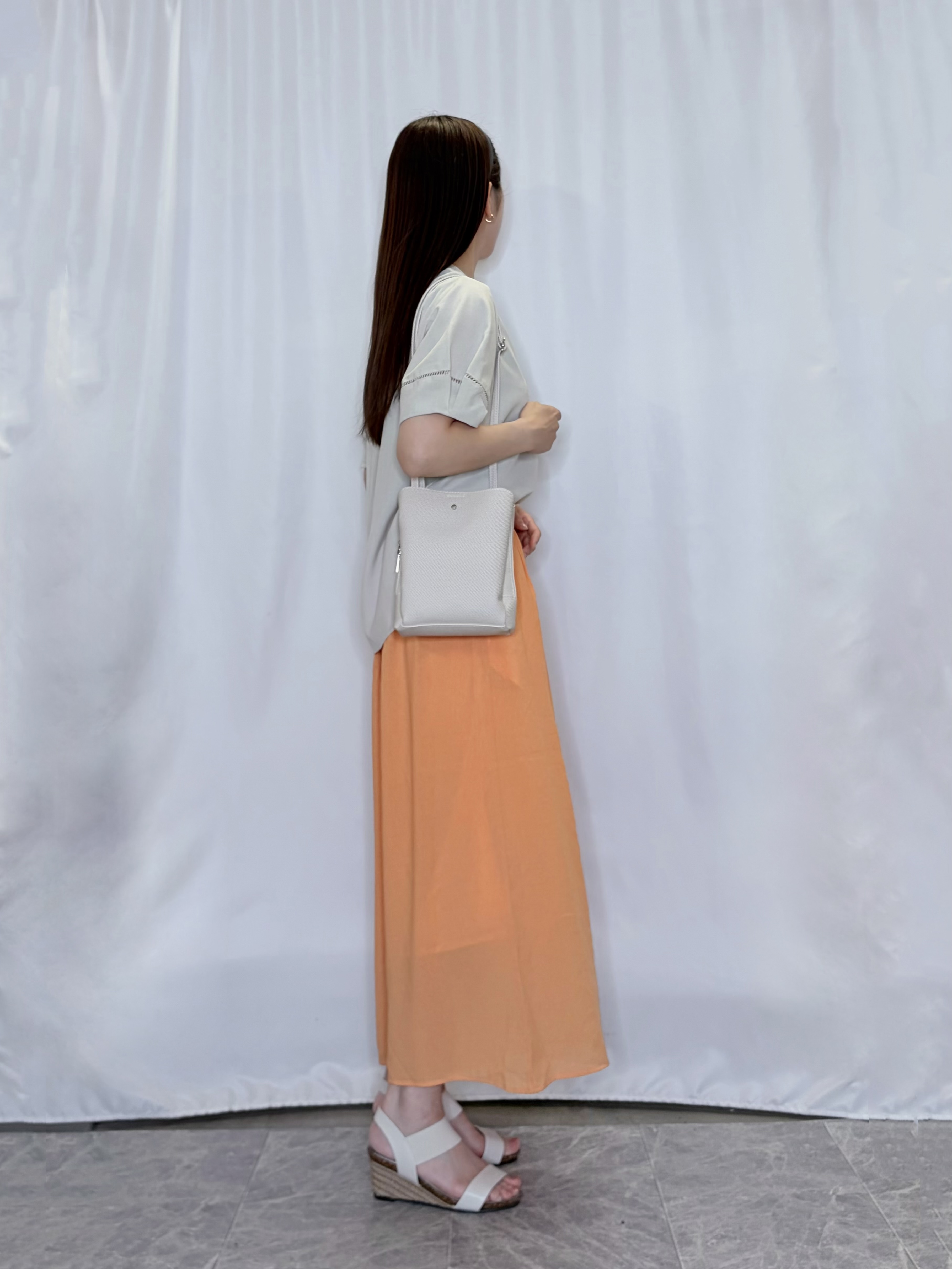 おうめさんの「SHOO･LA･RUE｜【洗濯後しわになりにくい／インせずきまる】麻調ハシゴレーススキッパーブラウス」を使ったコーディネート