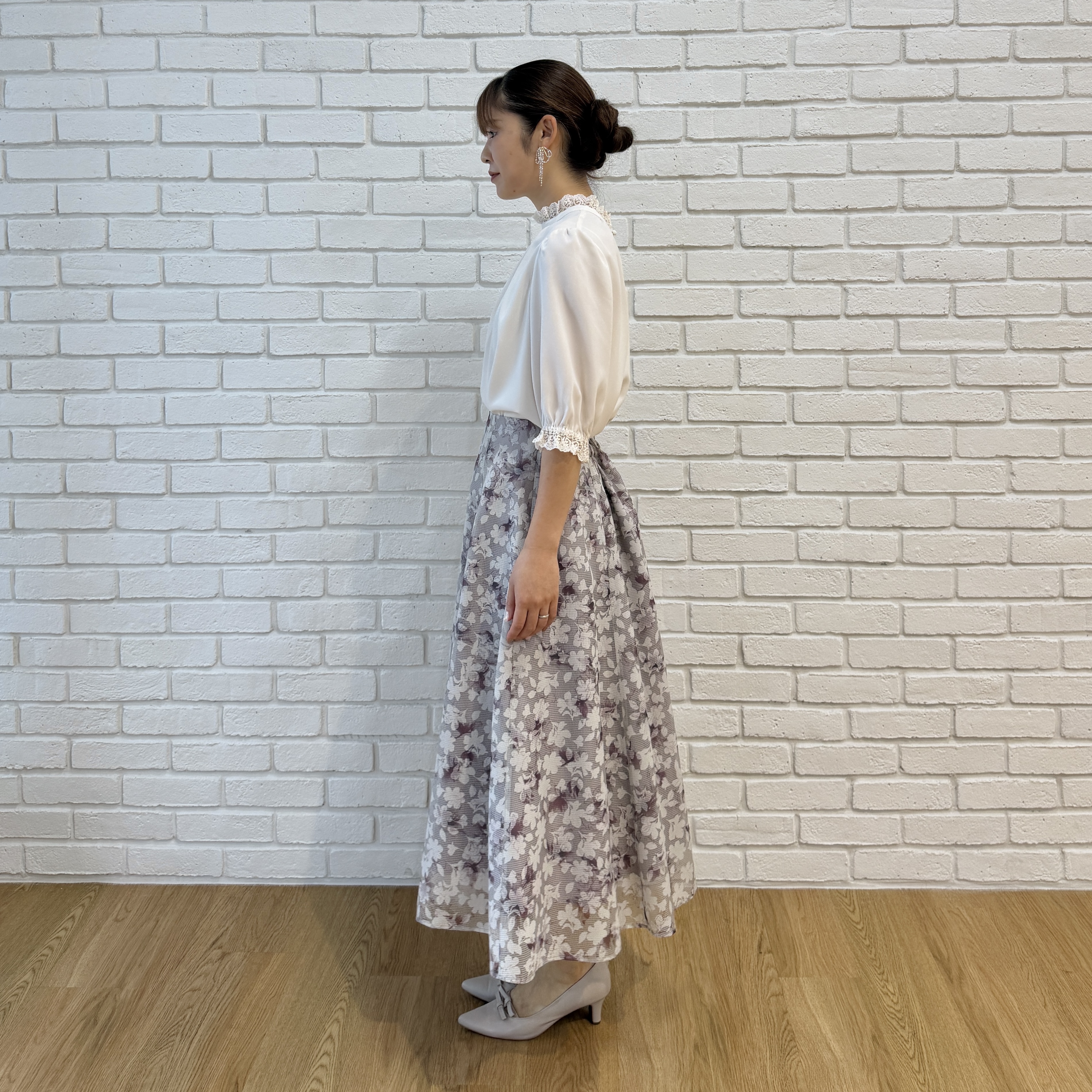 makiさんの「Couture brooch｜大人上品なエンブロレース 5分袖ブラウス【前後2WAY・洗濯機可】」を使ったコーディネート