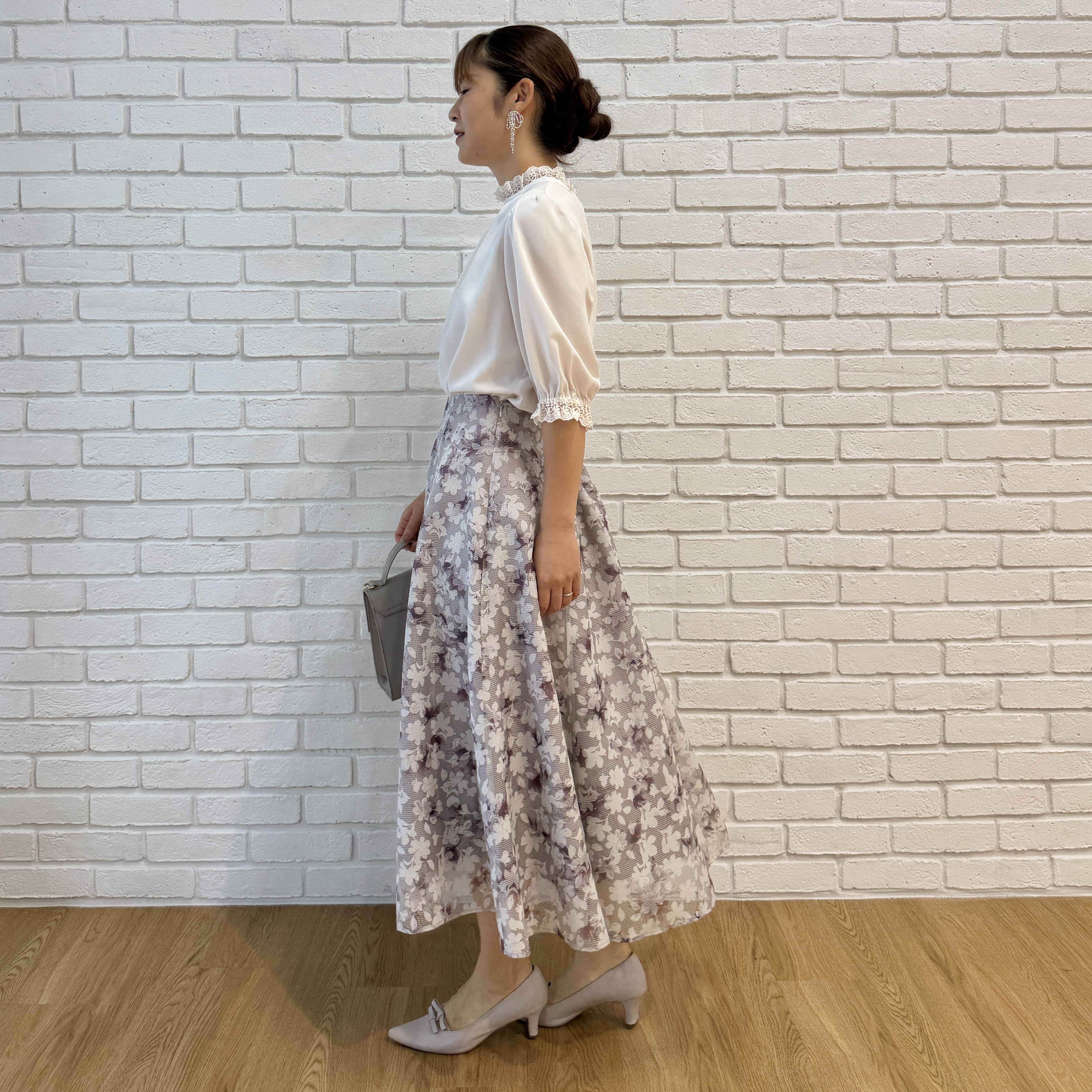 makiさんの「Couture brooch｜大人上品なエンブロレース 5分袖ブラウス【前後2WAY・洗濯機可】」を使ったコーディネート