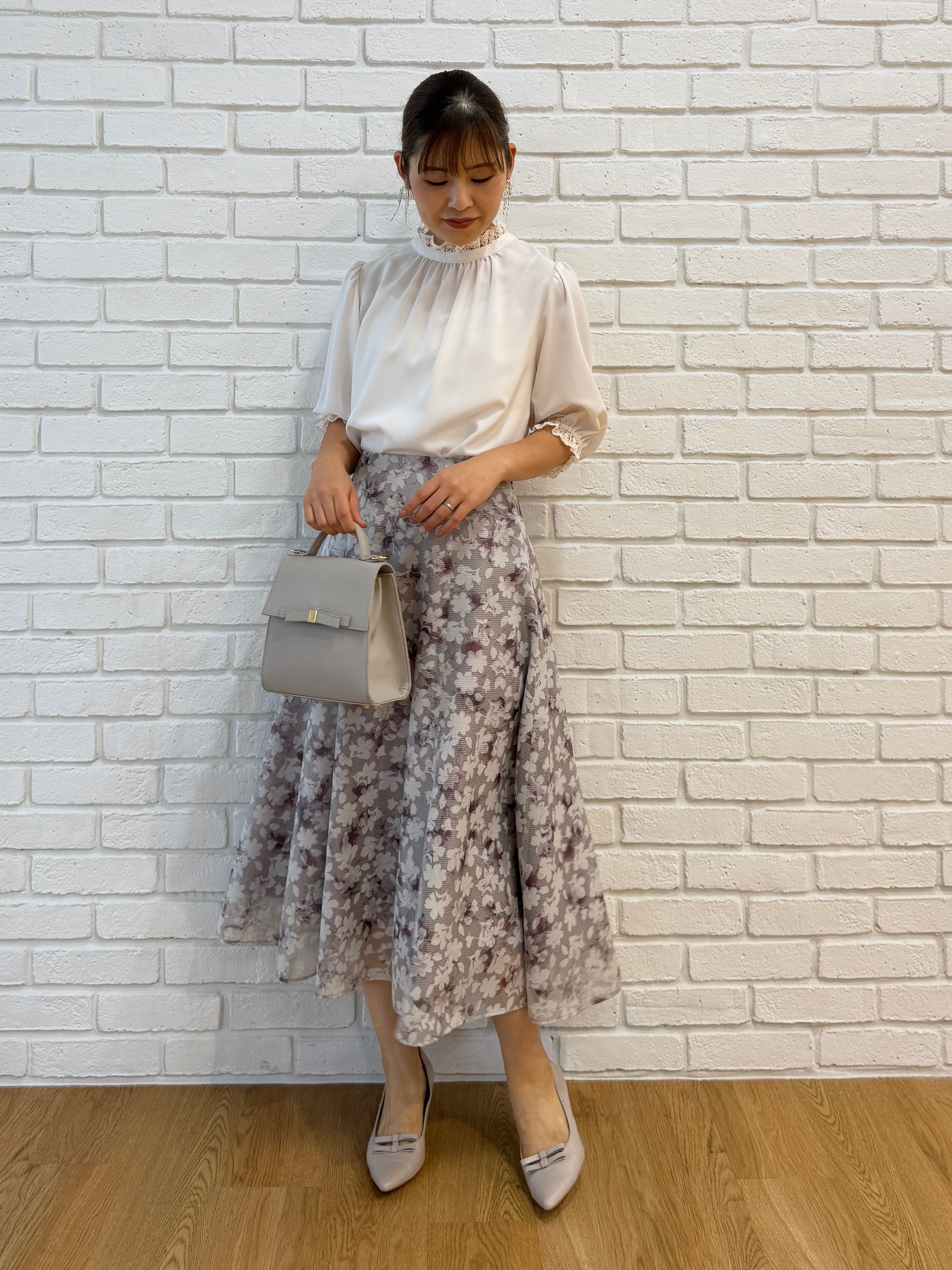 makiさんの「Couture brooch｜大人上品なエンブロレース 5分袖ブラウス【前後2WAY・洗濯機可】」を使ったコーディネート