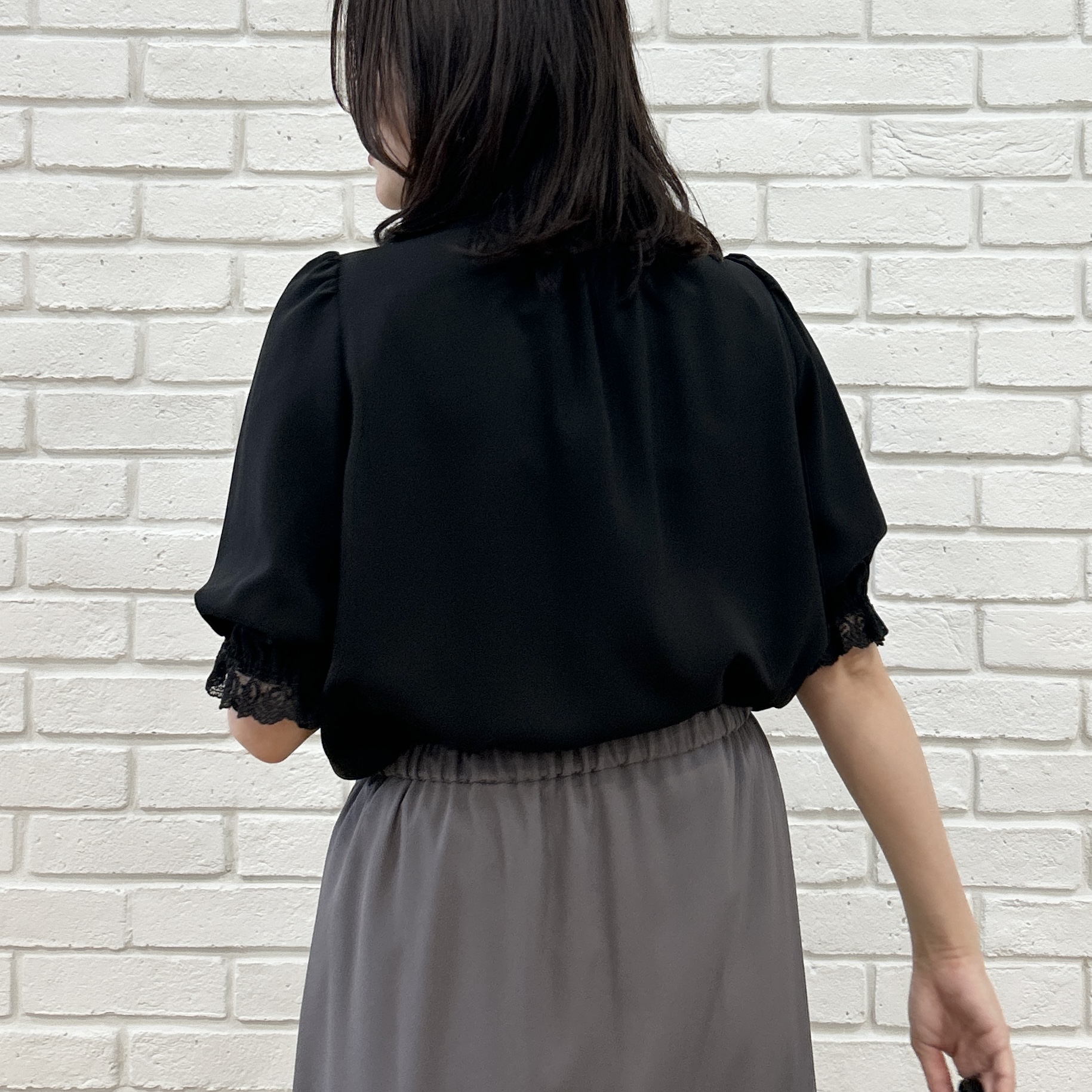 shinoさんの「Couture brooch｜大人上品なエンブロレース 5分袖ブラウス【前後2WAY・洗濯機可】」を使ったコーディネート
