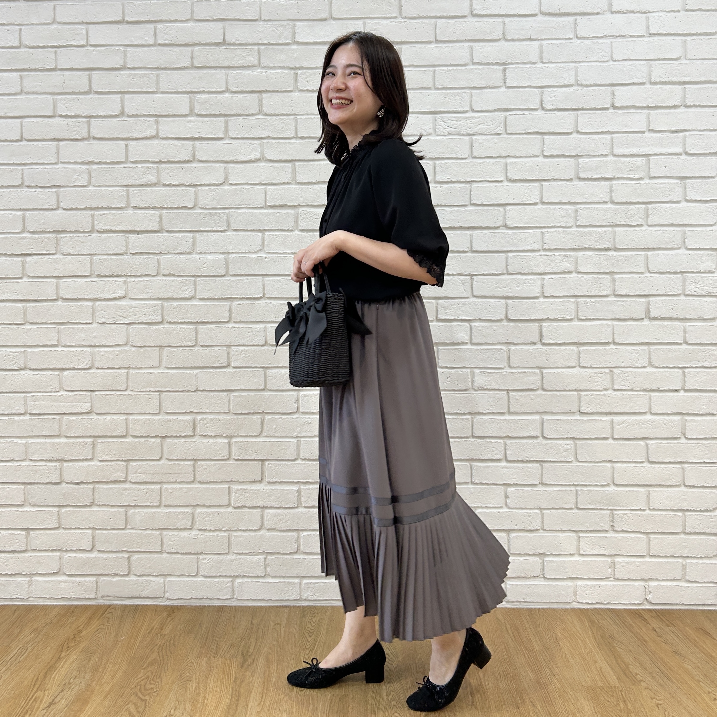 shinoさんの「Couture brooch｜大人上品なエンブロレース 5分袖ブラウス【前後2WAY・洗濯機可】」を使ったコーディネート