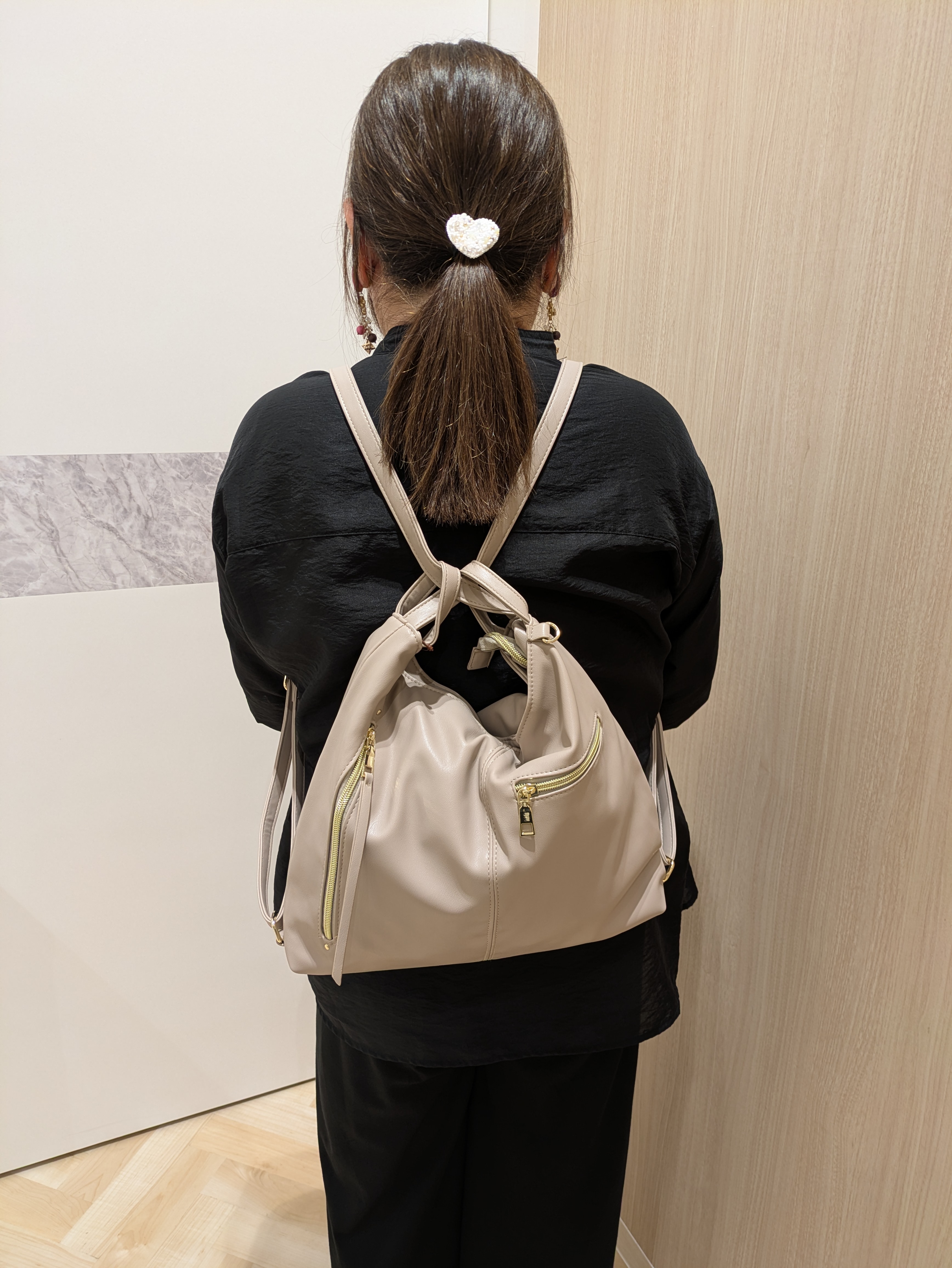 勝亦美和子さんの「grove｜人間工学Zip 2WAYショルダー」を使ったコーディネート