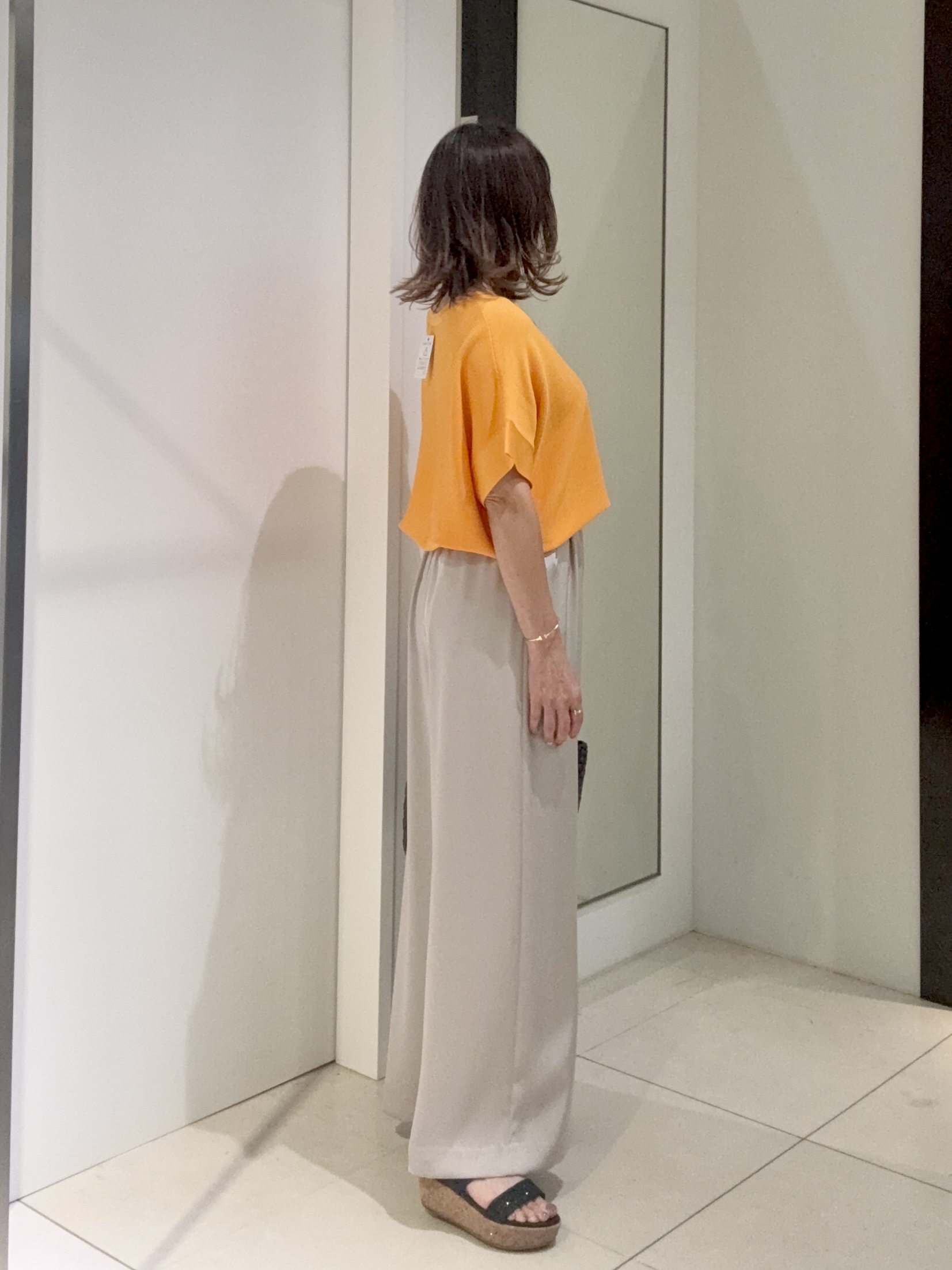 tomoさんの「UNTITLED｜【11色展開/体型カバー】前後2WAYフレンチスリーブニット」を使ったコーディネート