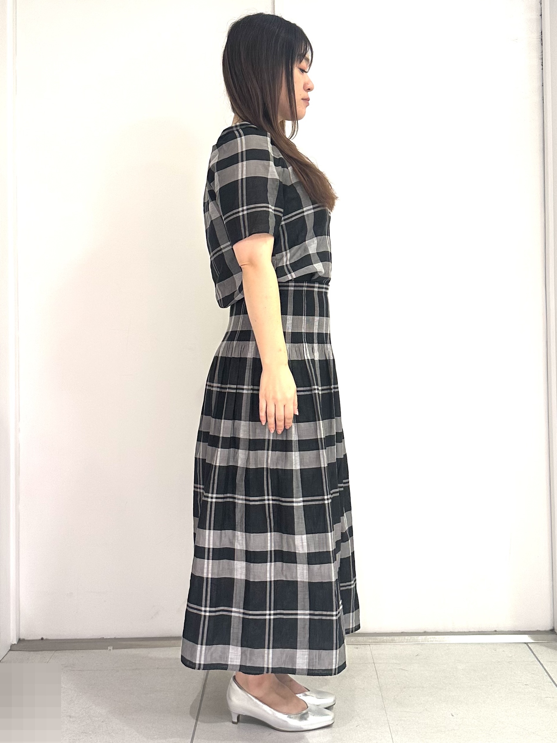miさんの「Reflect｜【セットアップ／手洗い可】チェック柄パフスリーブブラウス」を使ったコーディネート