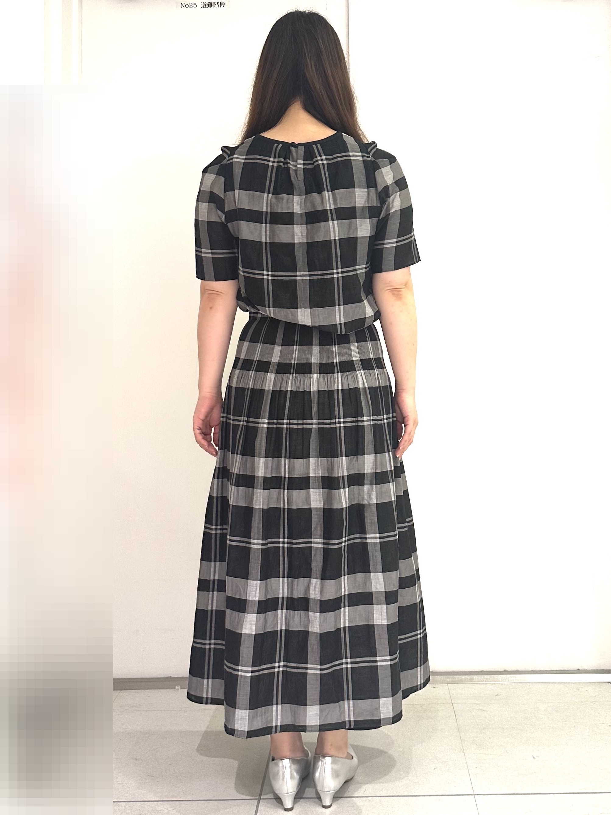 miさんの「Reflect｜【セットアップ／手洗い可】チェック柄パフスリーブブラウス」を使ったコーディネート
