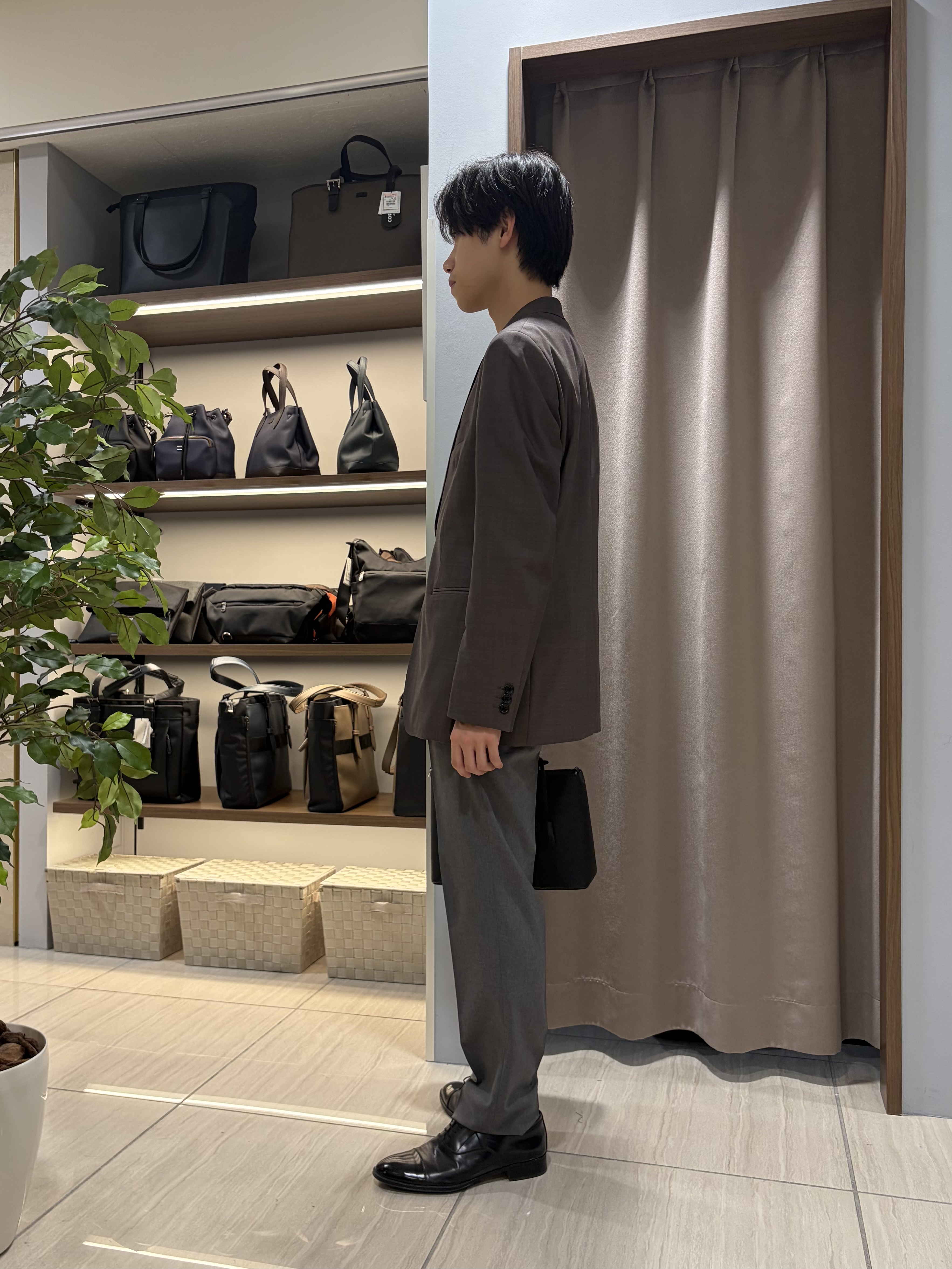 hiroさんの「TAKEO KIKUCHI｜【BOWLER HAT LABEL】TWトロピカルシャンブレー JAZZジャケット」を使ったコーディネート
