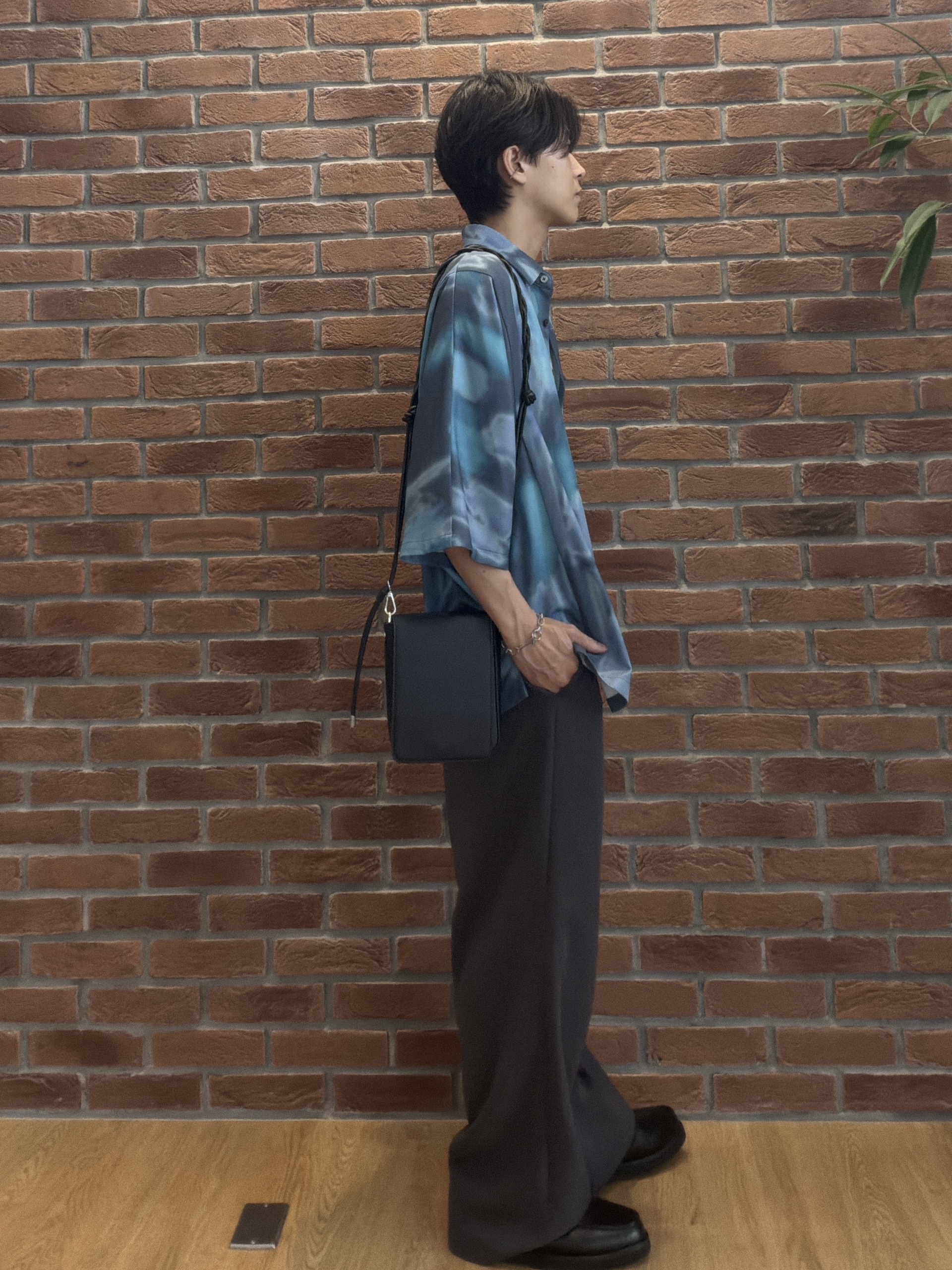 ドイさんの「tk.TAKEO KIKUCHI｜【360度ストレッチ】smart shiftシリーズ バレルシルエットパンツ」を使ったコーディネート