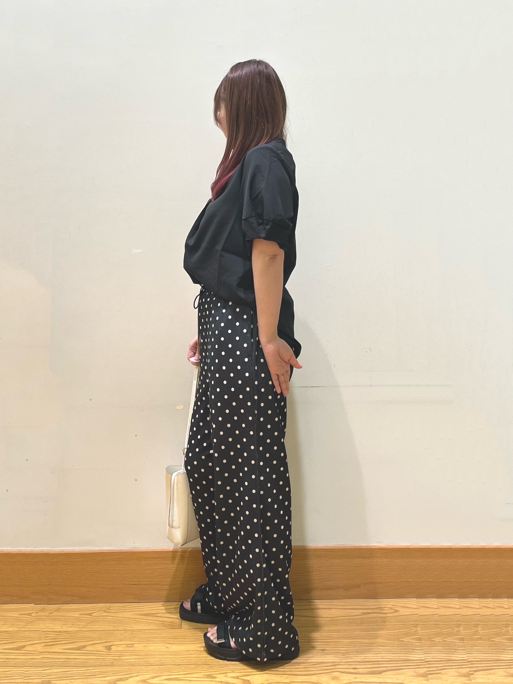 ゆっきーさんの「SHOO･LA･RUE｜【洗濯後しわになりにくい/インせずきまる】お袖のハシゴレースで涼やかに 麻調スキッパーブラウス」を使ったコーディネート