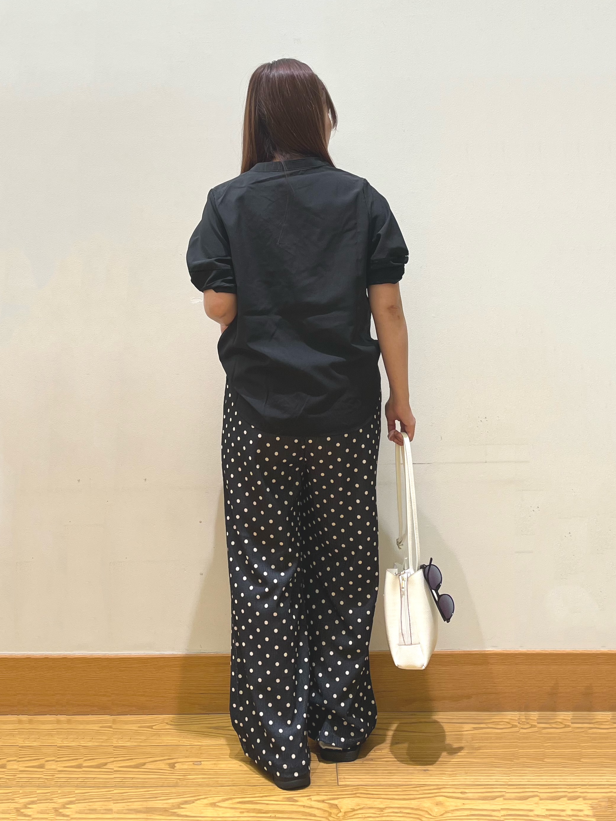ゆっきーさんの「SHOO･LA･RUE｜【洗濯後しわになりにくい/インせずきまる】お袖のハシゴレースで涼やかに 麻調スキッパーブラウス」を使ったコーディネート