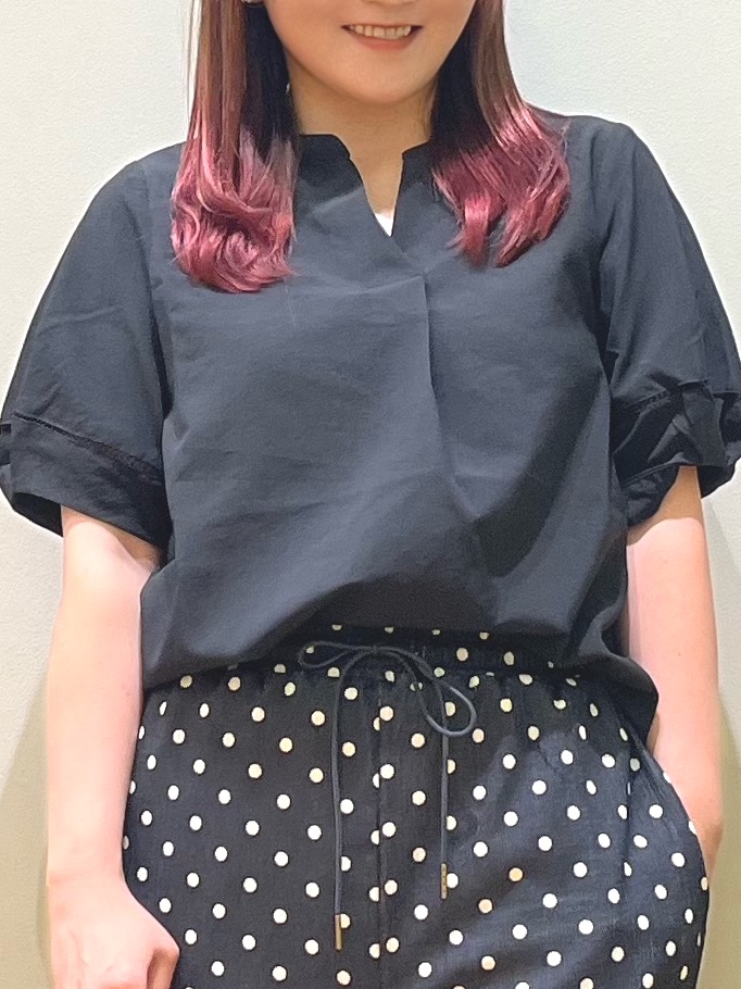 ゆっきーさんの「SHOO･LA･RUE｜【洗濯後しわになりにくい/インせずきまる】お袖のハシゴレースで涼やかに 麻調スキッパーブラウス」を使ったコーディネート