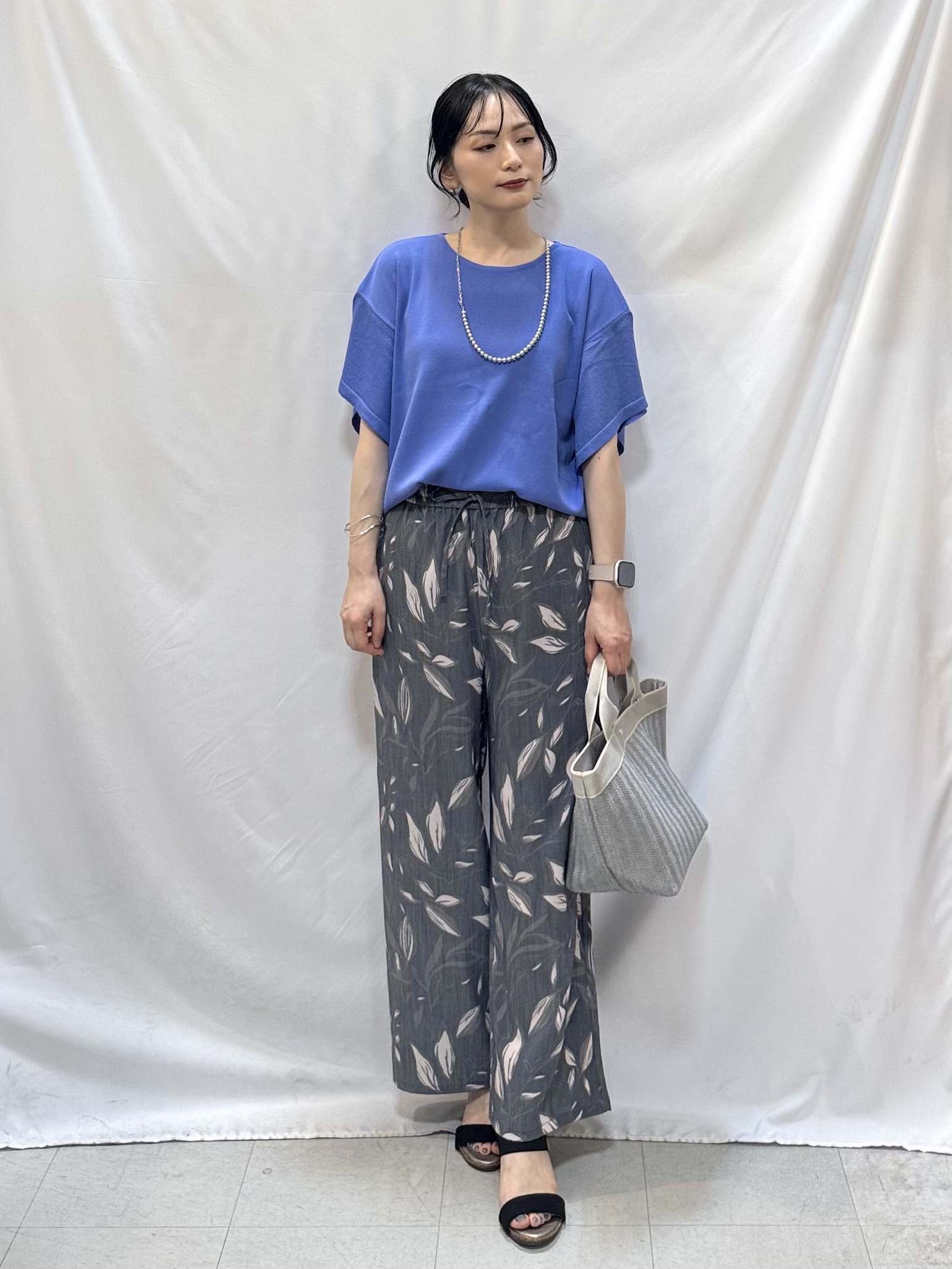 𝐇𝐢𝐫𝐨𝐦𝐢さんの「SHOO･LA･RUE｜【S-LL/ひんやり/洗濯機可】インせず着られる ひらり袖ニット」を使ったコーディネート