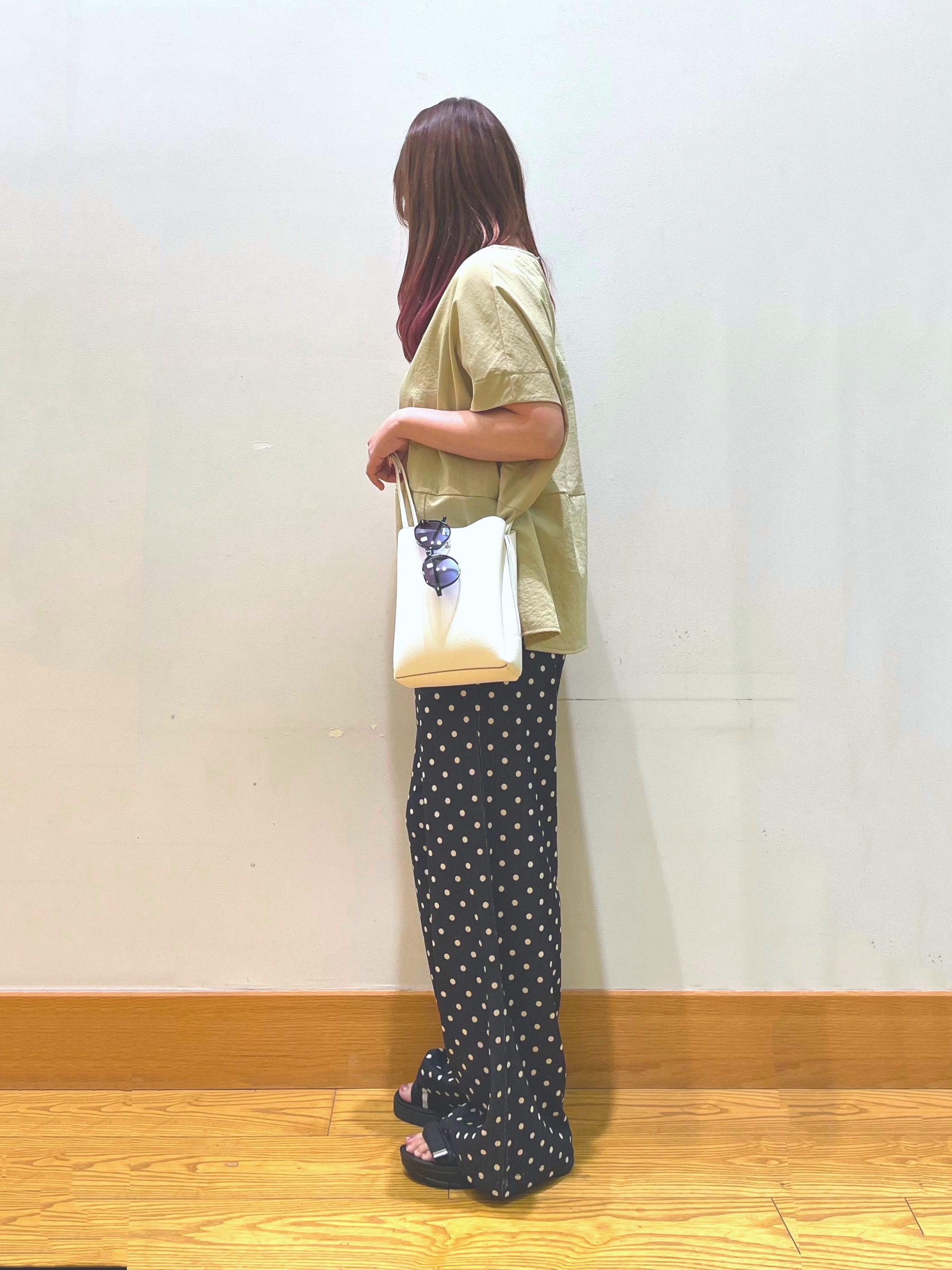 ゆっきーさんの「SHOO･LA･RUE｜【洗濯機可/セットアップ可】軽凛(かろりん) シンプル上品 ひんやり切替コクーントップス」を使ったコーディネート