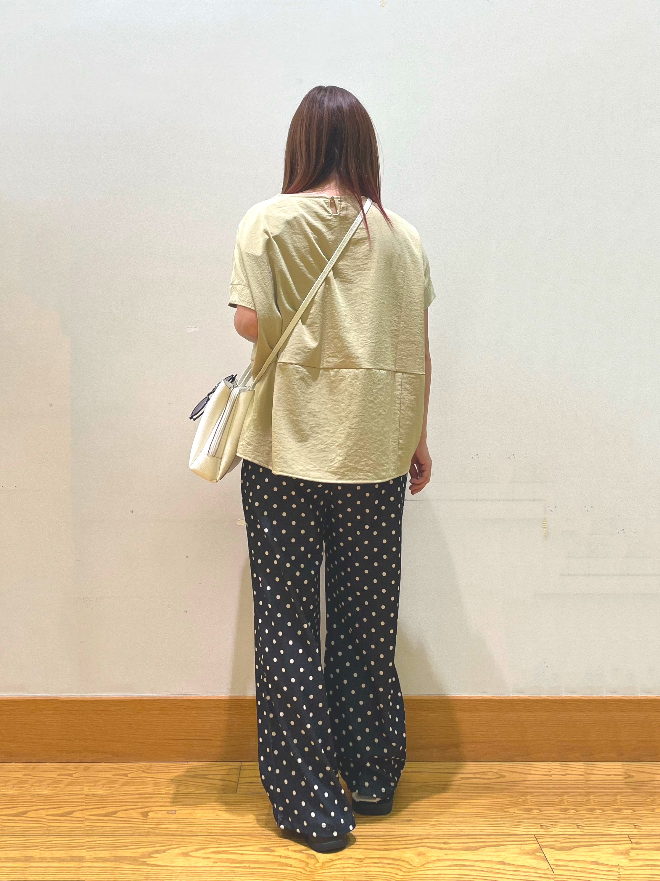 ゆっきーさんの「SHOO･LA･RUE｜【洗濯機可/セットアップ可】軽凛(かろりん) シンプル上品 ひんやり切替コクーントップス」を使ったコーディネート