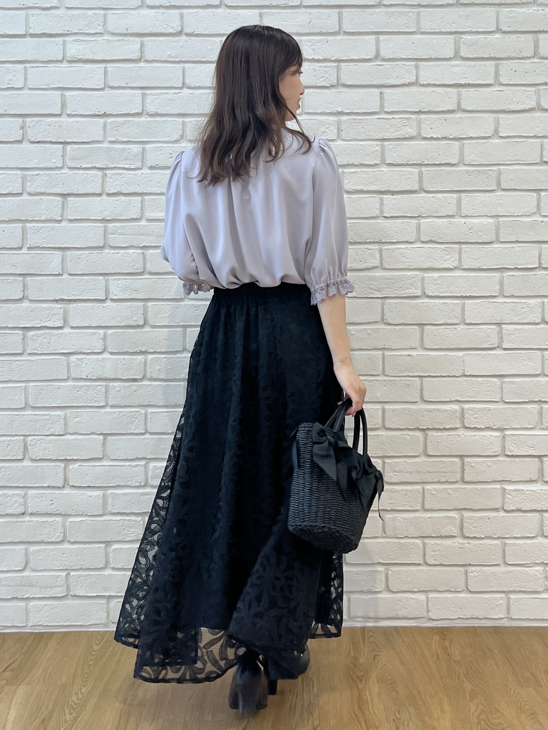 はばさんの「Couture brooch｜大人上品なエンブロレース 5分袖ブラウス【前後2WAY・洗濯機可】」を使ったコーディネート