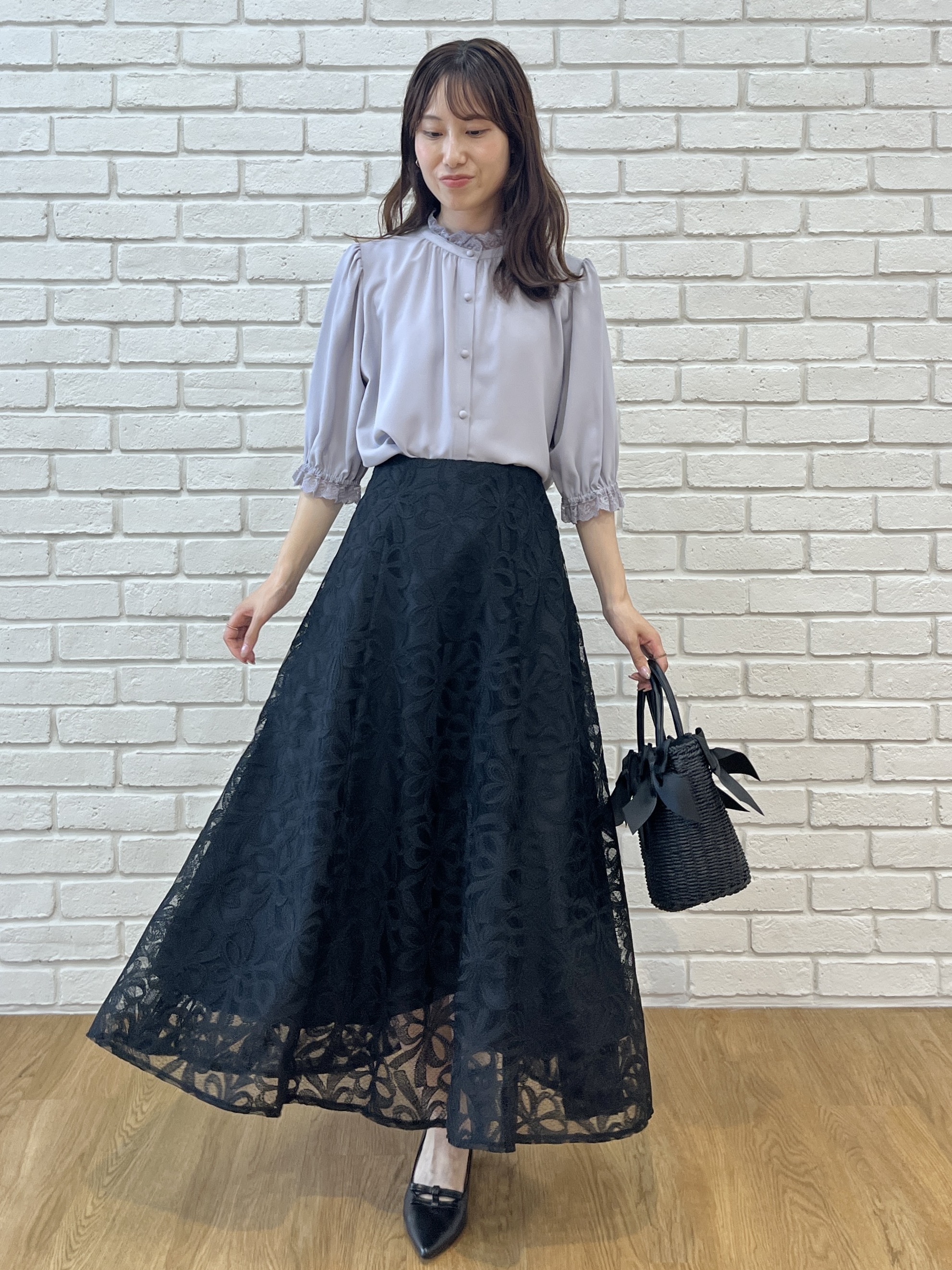 はばさんの「Couture brooch｜大人上品なエンブロレース 5分袖ブラウス【前後2WAY・洗濯機可】」を使ったコーディネート