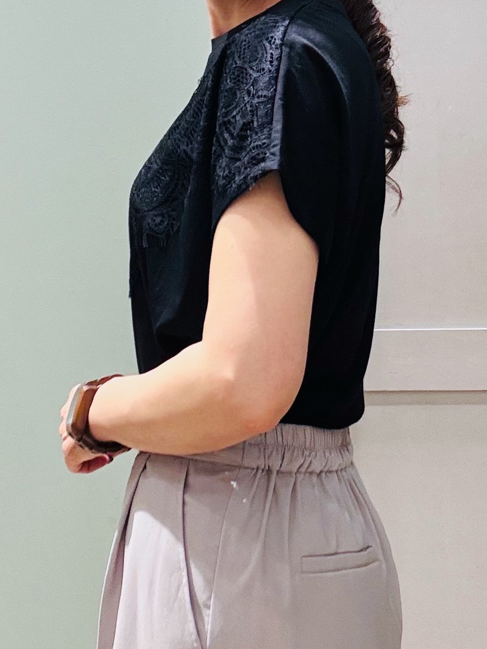 Komi☆さんの「grove｜【持続冷感/SET UP可】ひんやりポンチシリーズ／フロントレースドルマンカットソー」を使ったコーディネート