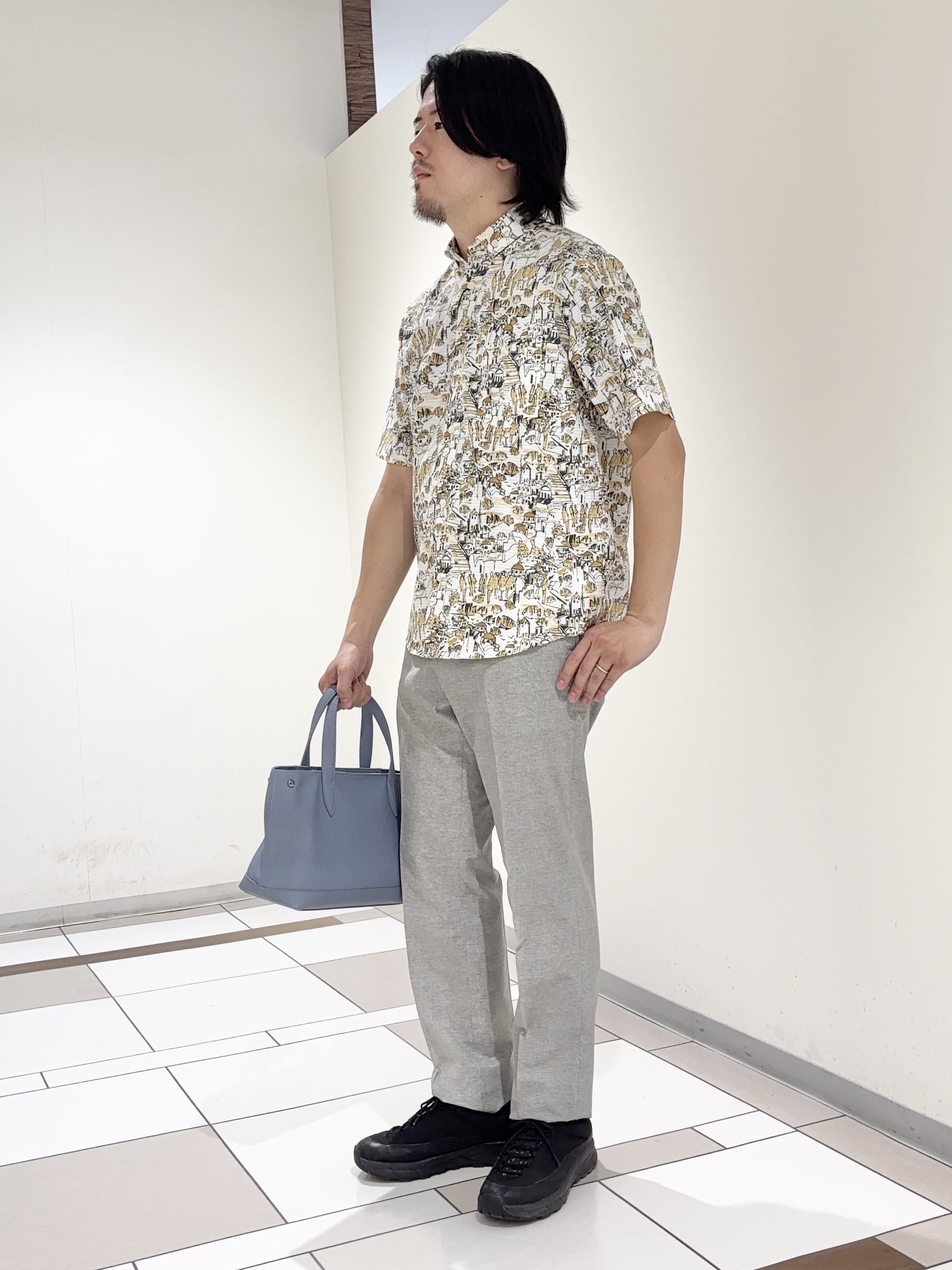及川さんの「TAKEO KIKUCHI｜【日本製】DotAir（R）リゾートプリント半袖シャツ」を使ったコーディネート