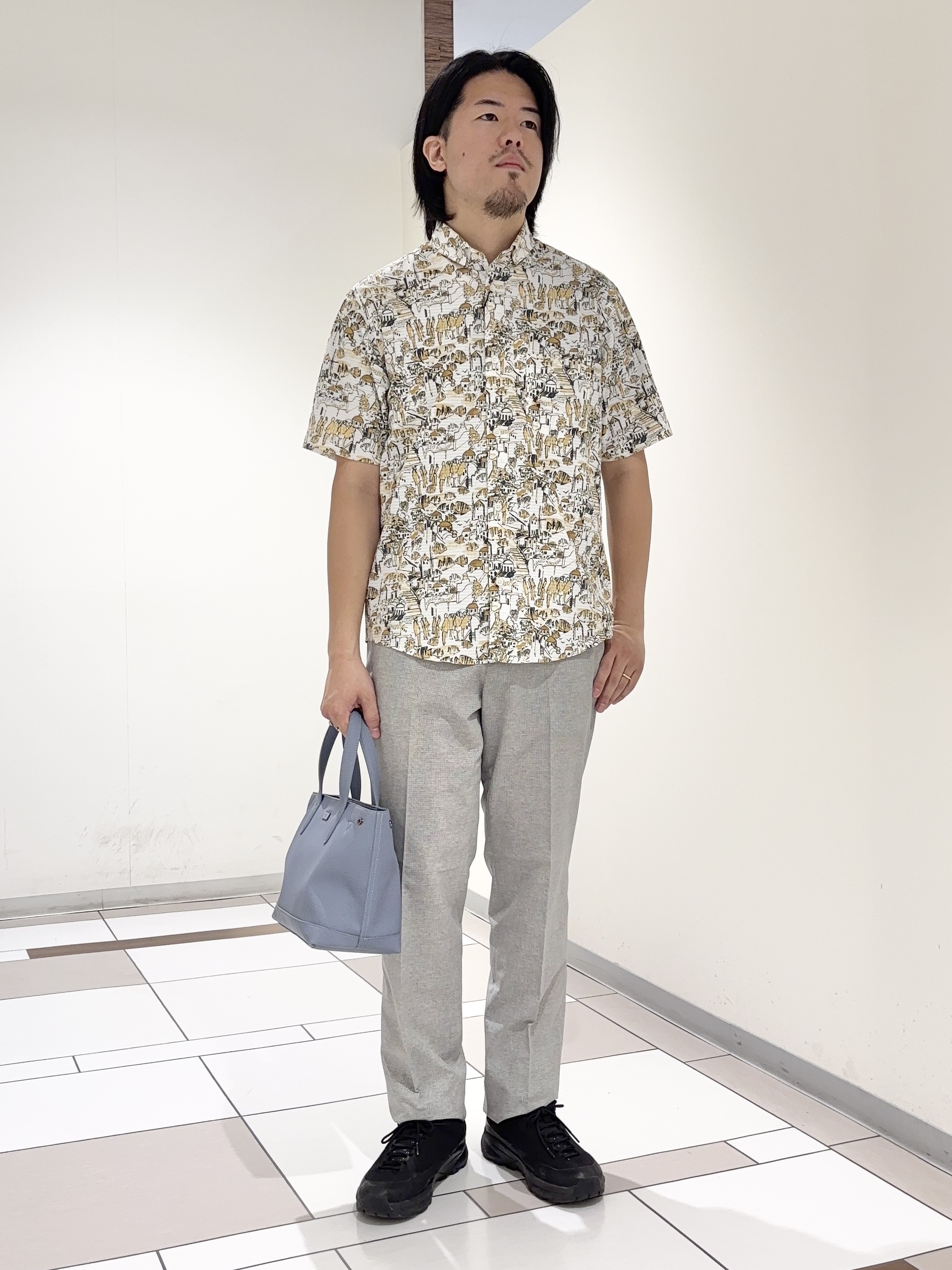 及川さんの「TAKEO KIKUCHI｜【日本製】DotAir（R）リゾートプリント半袖シャツ」を使ったコーディネート