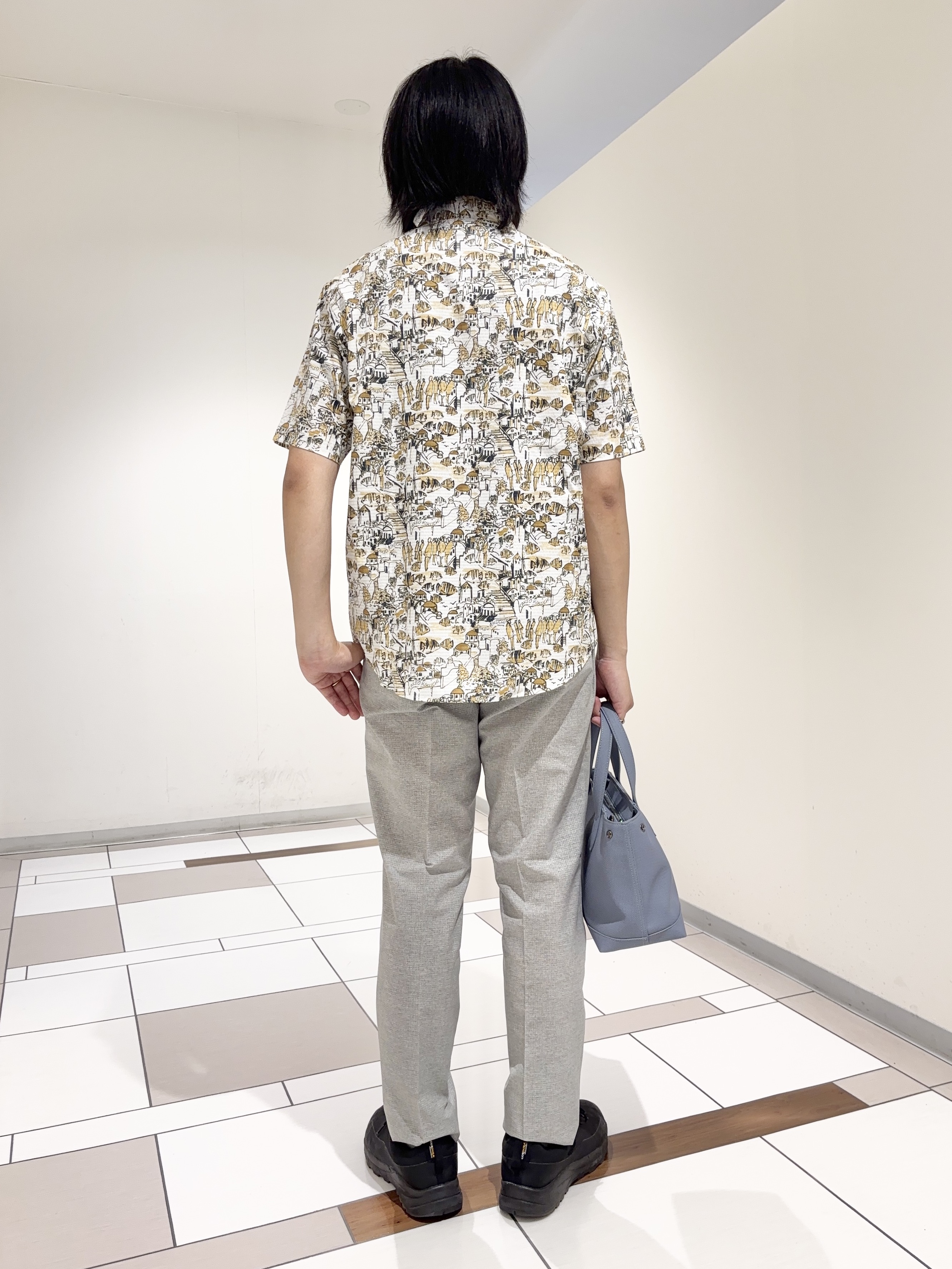 及川さんの「TAKEO KIKUCHI｜【日本製】DotAir（R）リゾートプリント半袖シャツ」を使ったコーディネート