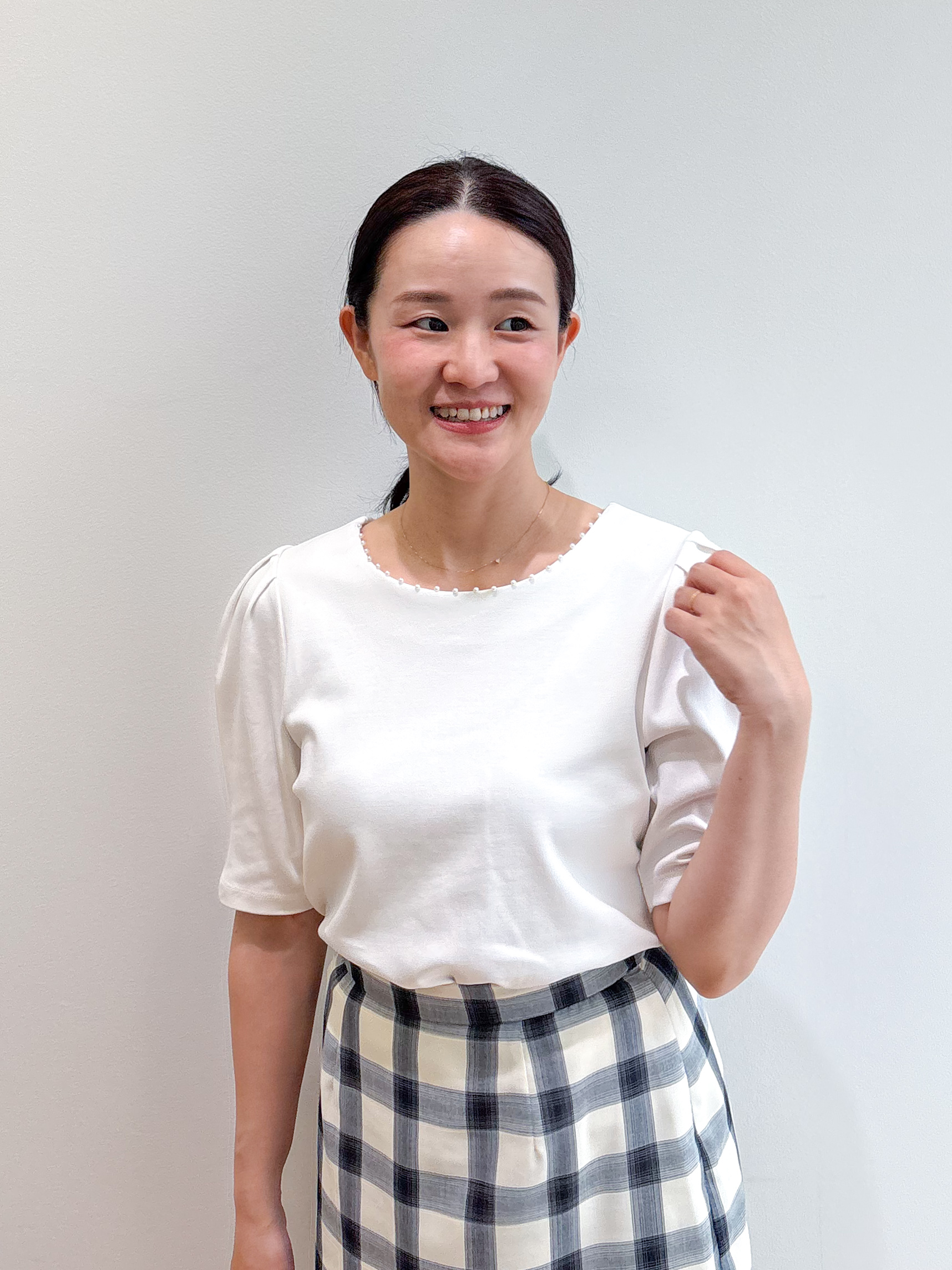 そねなおさんの「index｜【接触冷感／UVケア】パール調ネックタックスリーブトップス《洗濯機OK／6col》」を使ったコーディネート