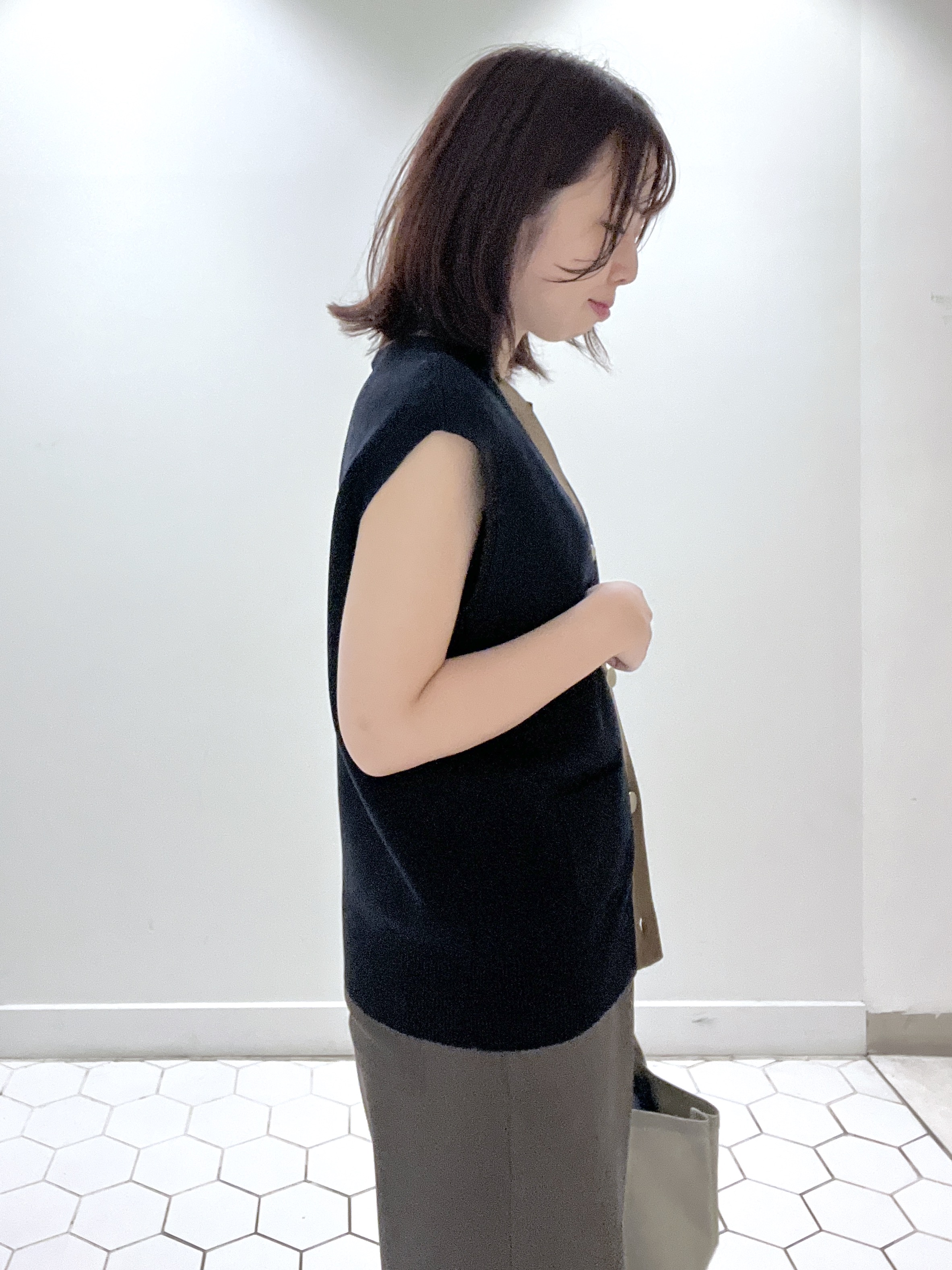 Makinoさんの「Dessin｜バイカラー ニットベスト」を使ったコーディネート