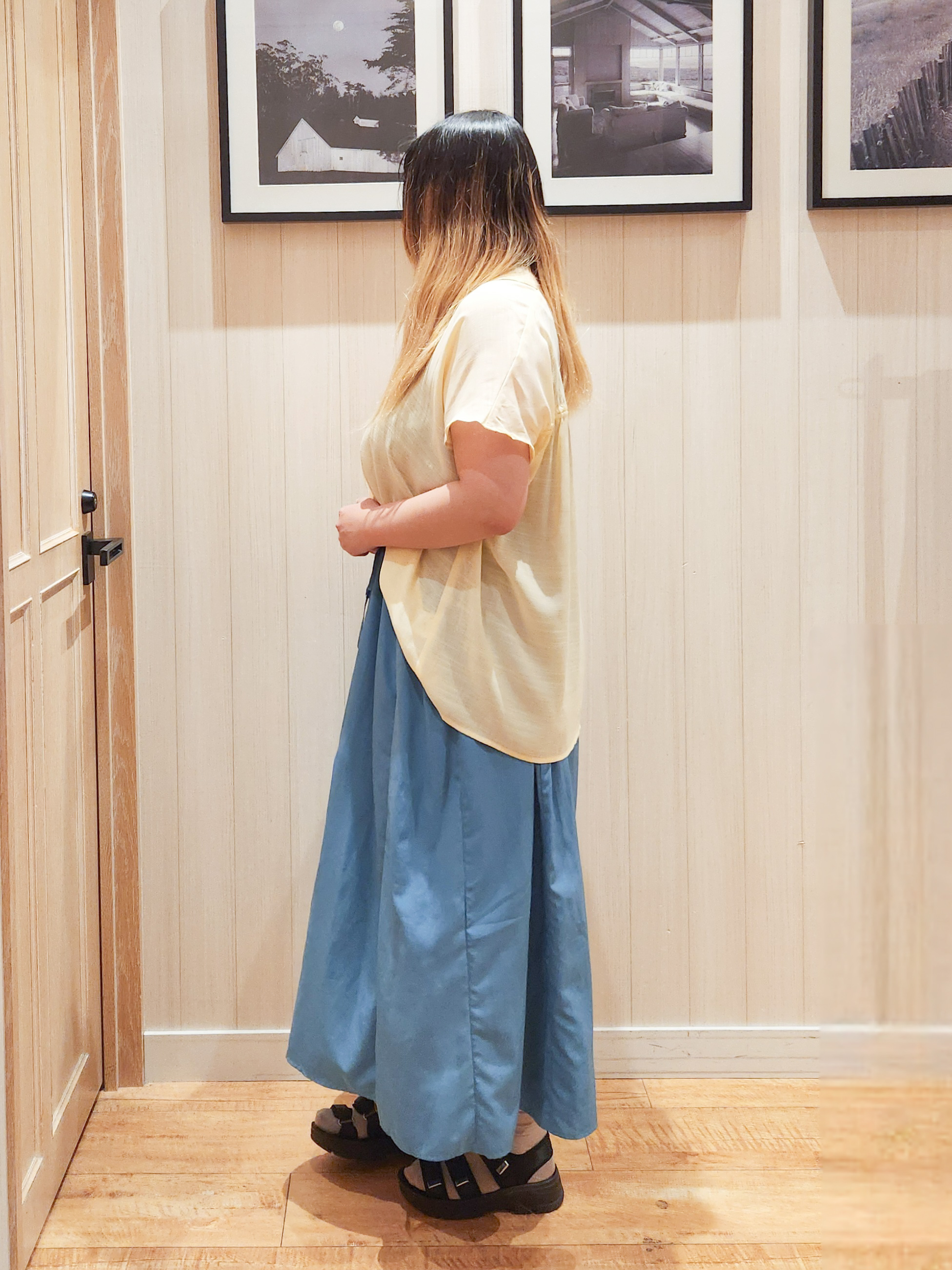 れーやんさんの「SHOO･LA･RUE｜【ひんやり/UV】ほんのりシアーで上品な バックギャザーブラウス」を使ったコーディネート