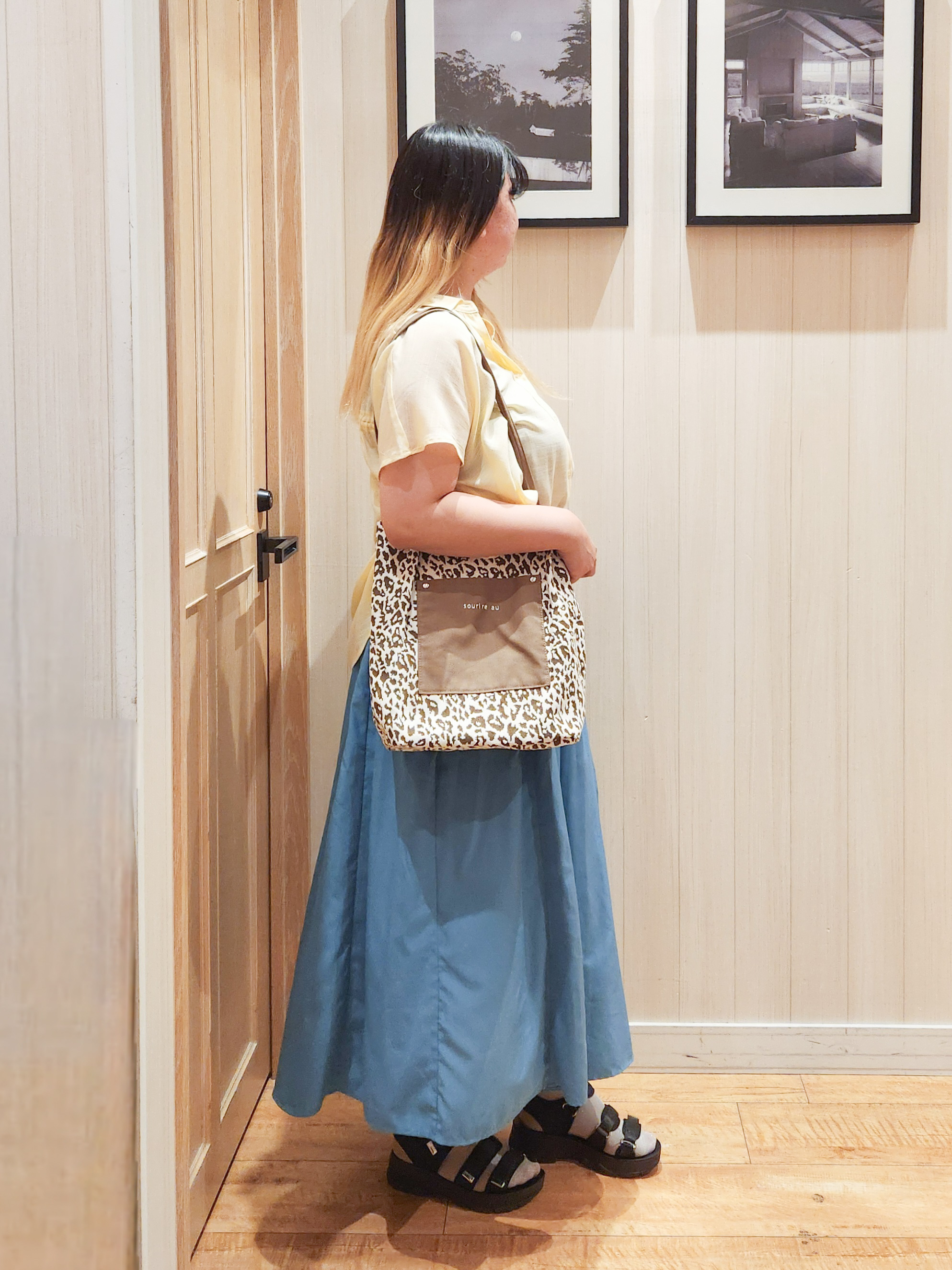 れーやんさんの「SHOO･LA･RUE｜【ひんやり/UV】ほんのりシアーで上品な バックギャザーブラウス」を使ったコーディネート
