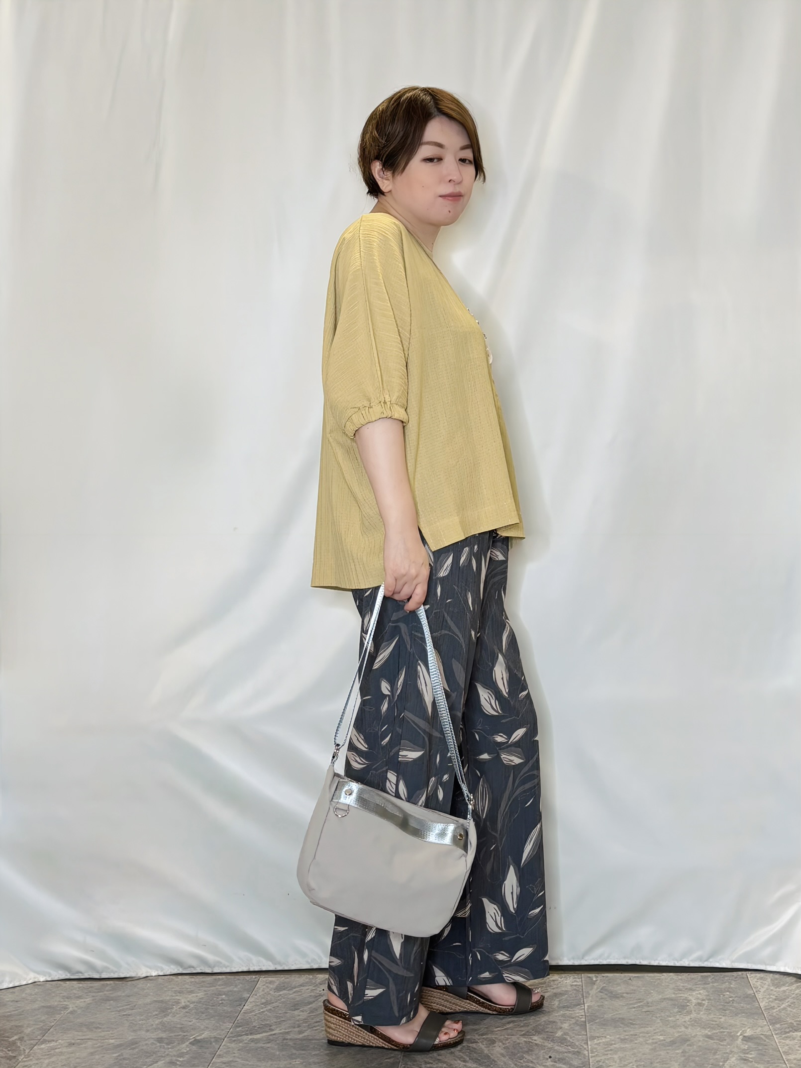 たみさんの「SHOO･LA･RUE｜【インせず着られる/洗濯後しわになりにくい】シボシボドルマンブラウス」を使ったコーディネート