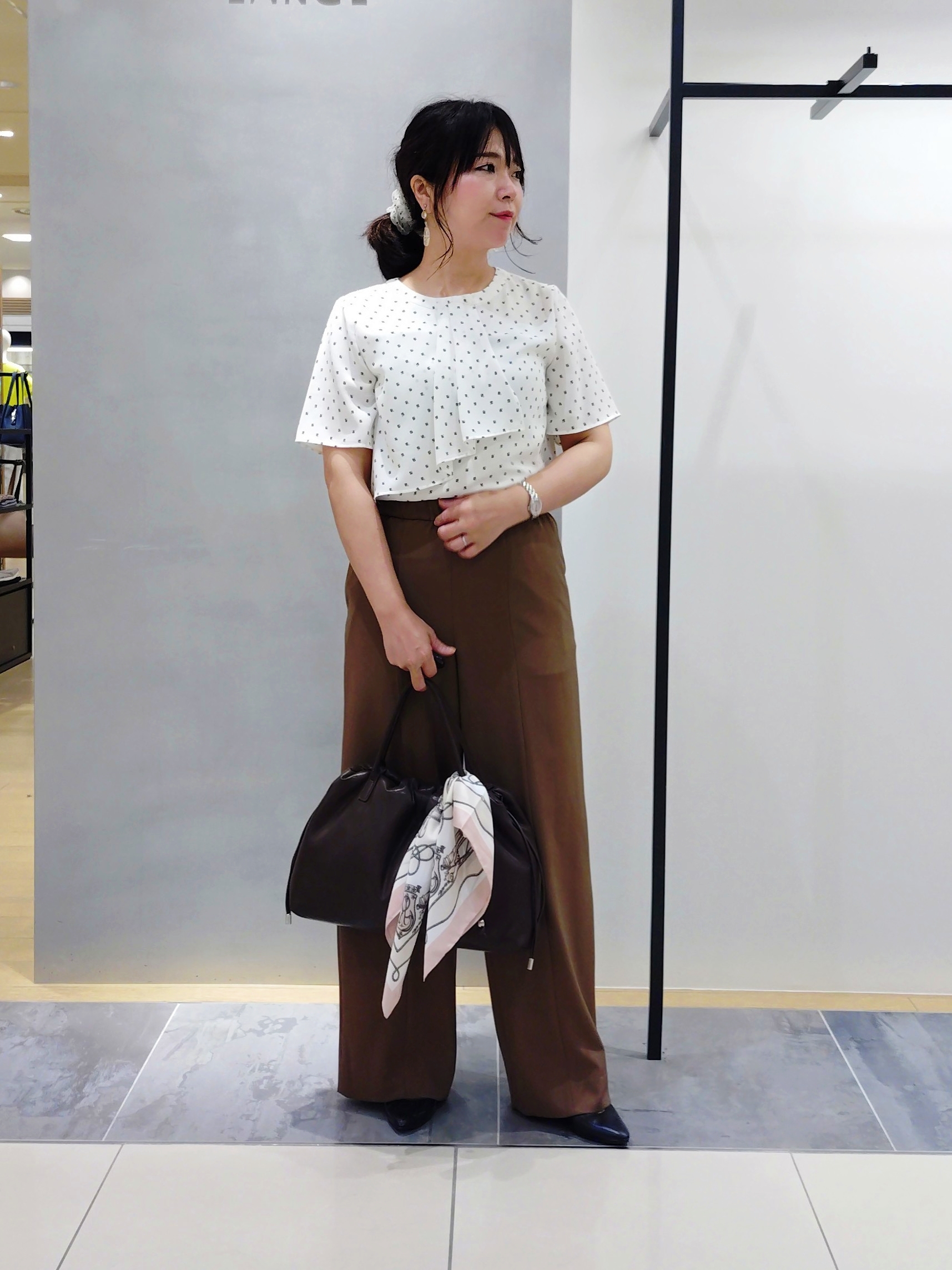 TOMOMIさんの「INDIVI｜【着る日傘】イージーワイドパンツ」を使ったコーディネート