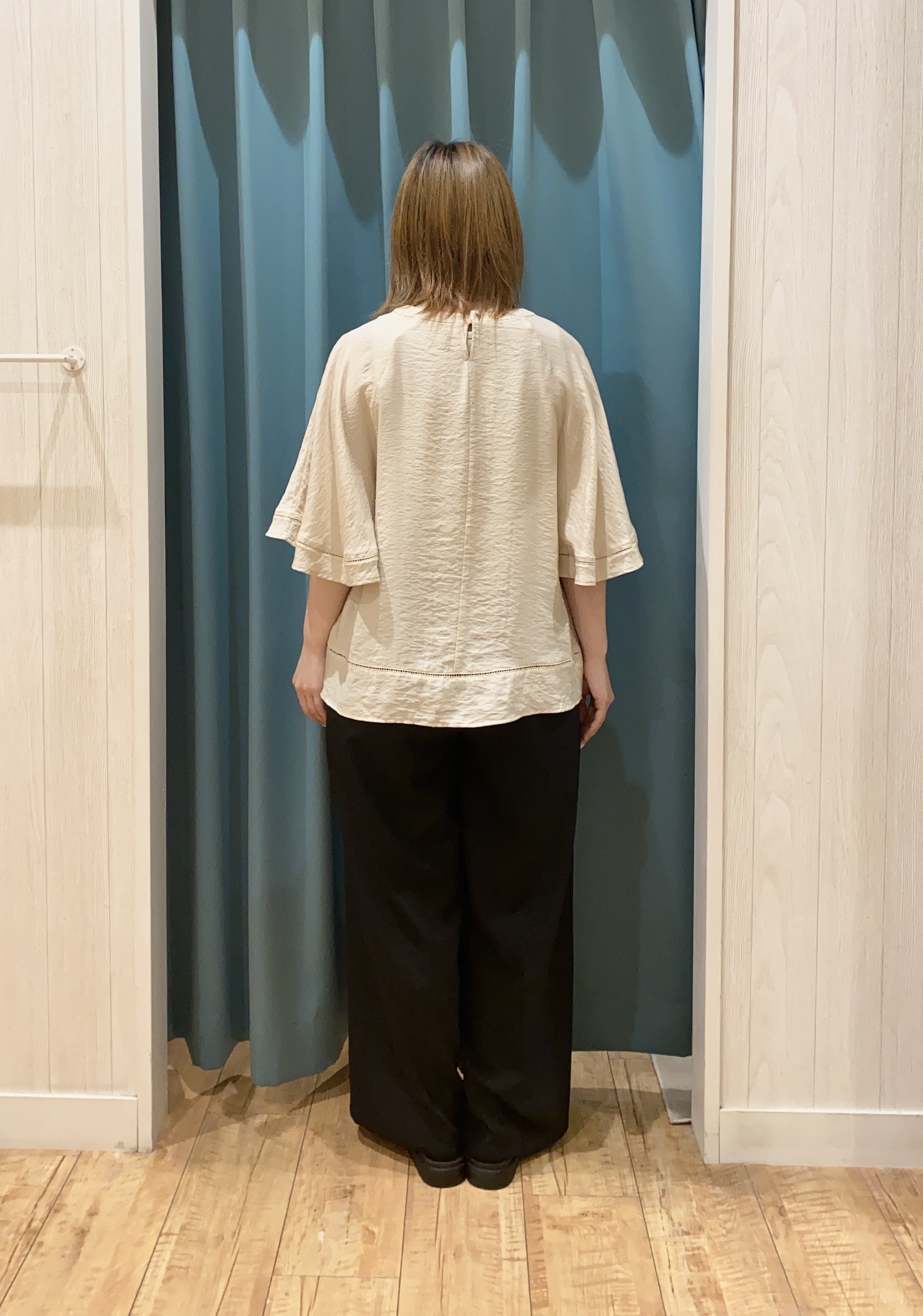 yuuさんの「SHOO･LA･RUE｜【ひんやり/S-LL/体型カバー】はしごレースが魅力な スラブポンチョ風ブラウス」を使ったコーディネート