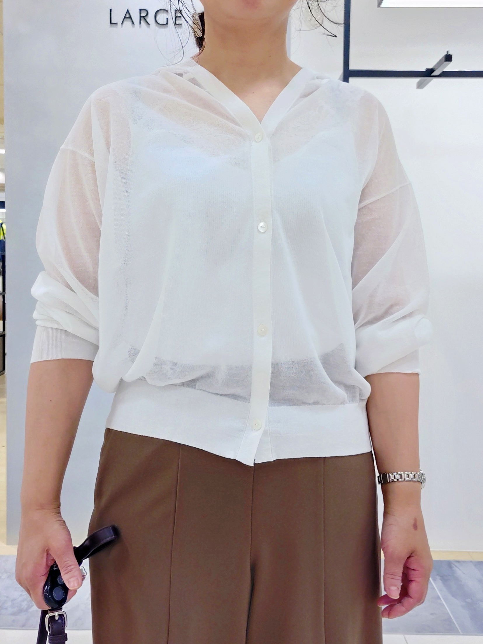 TOMOMIさんの「INDIVI｜【楽ちん出し入れ】ミニスタッズ 2WAYハンドバッグ」を使ったコーディネート