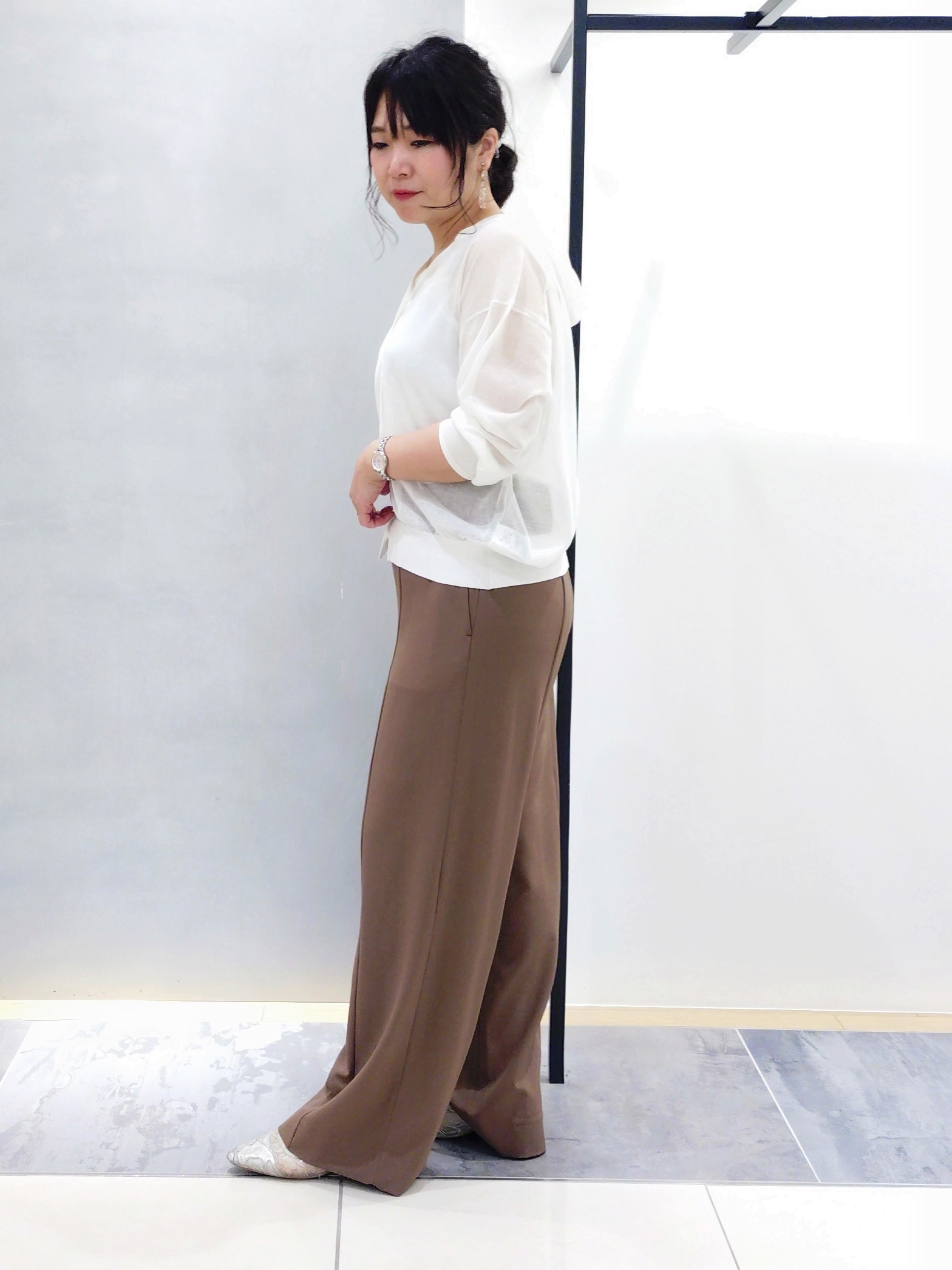 TOMOMIさんの「INDIVI｜【楽ちん出し入れ】ミニスタッズ 2WAYハンドバッグ」を使ったコーディネート