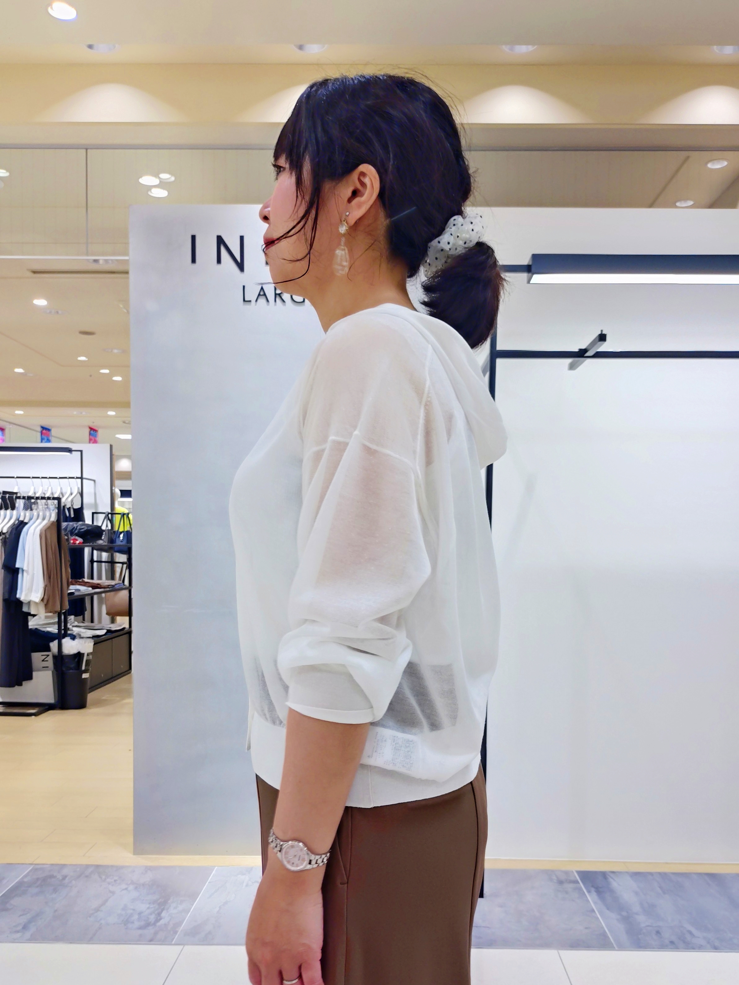 TOMOMIさんの「INDIVI｜【楽ちん出し入れ】ミニスタッズ 2WAYハンドバッグ」を使ったコーディネート