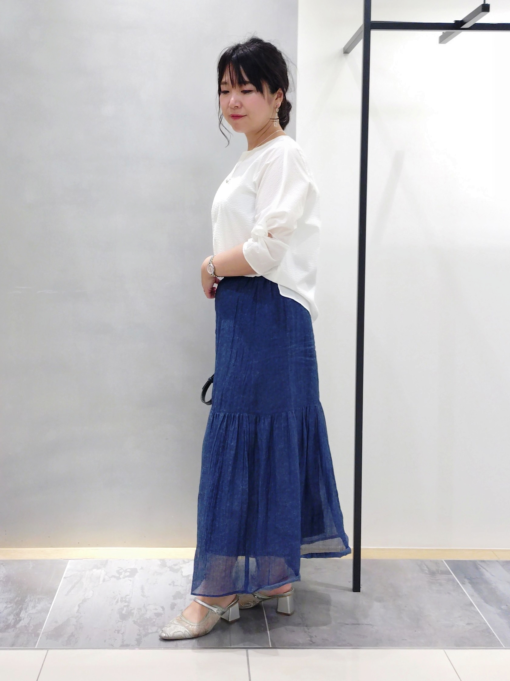 TOMOMIさんの「INDIVI｜【撥水／UVケア】ねじり袖サッカートップス」を使ったコーディネート