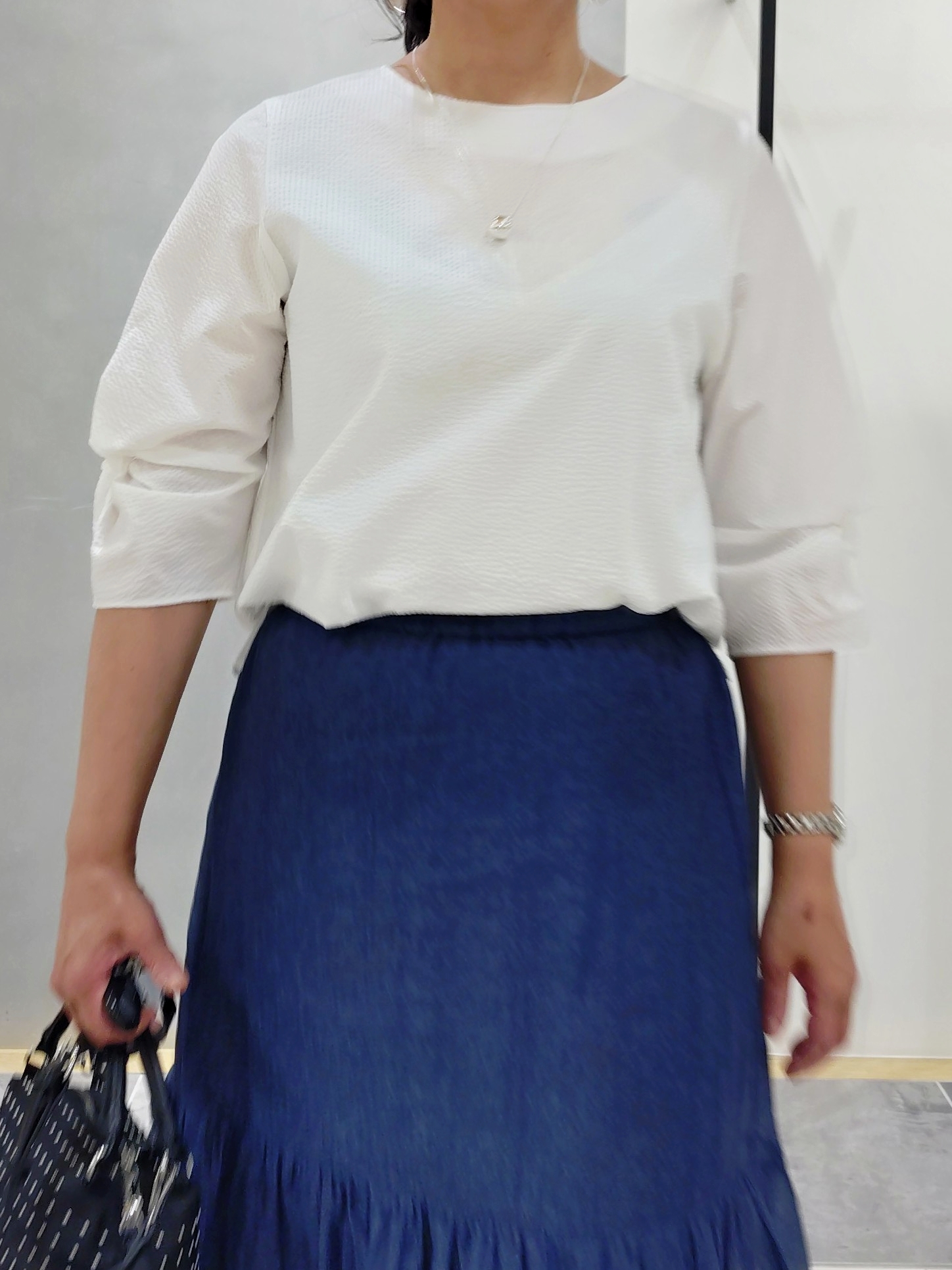 TOMOMIさんの「INDIVI｜【撥水／UVケア】ねじり袖サッカートップス」を使ったコーディネート