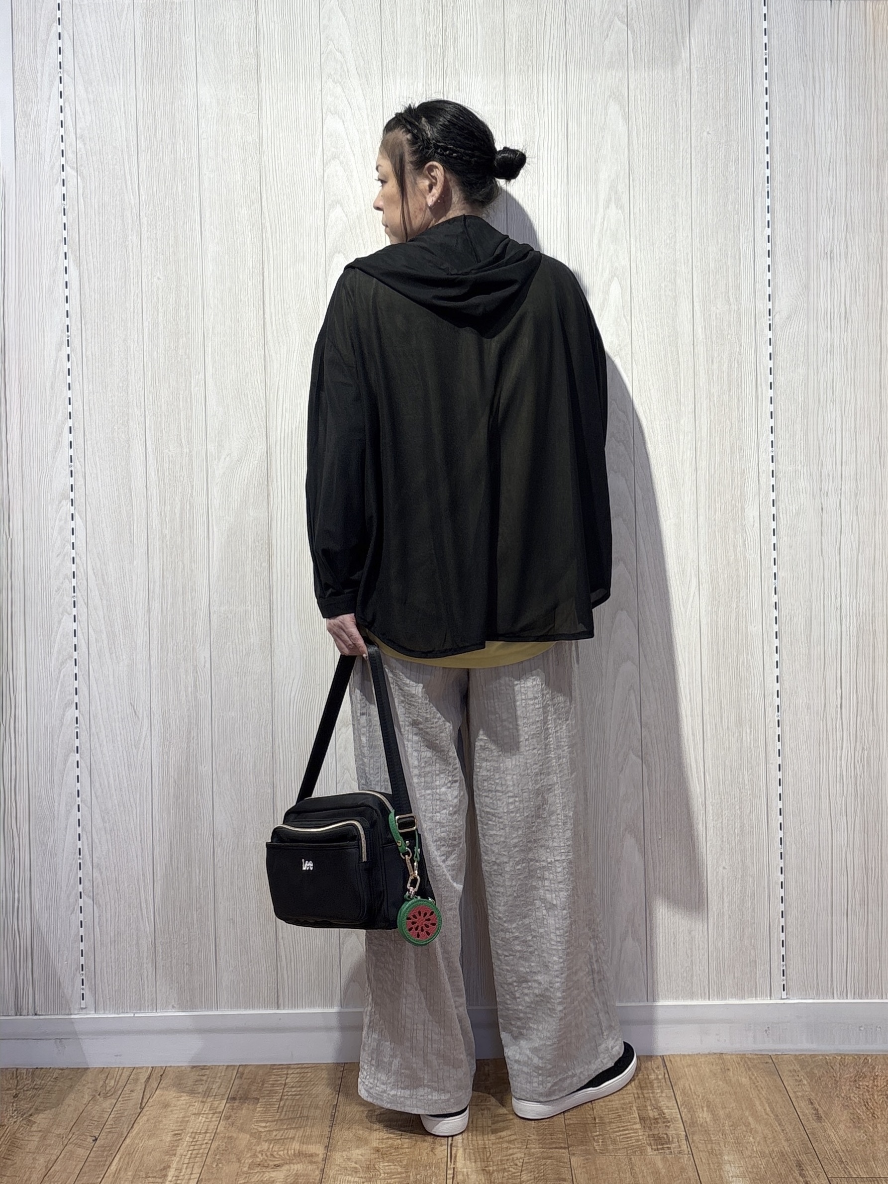 わかさんの「SHOO･LA･RUE｜【洗濯機可/体型カバー】程よい透け感の ゆるシルエットシア―シャツ」を使ったコーディネート