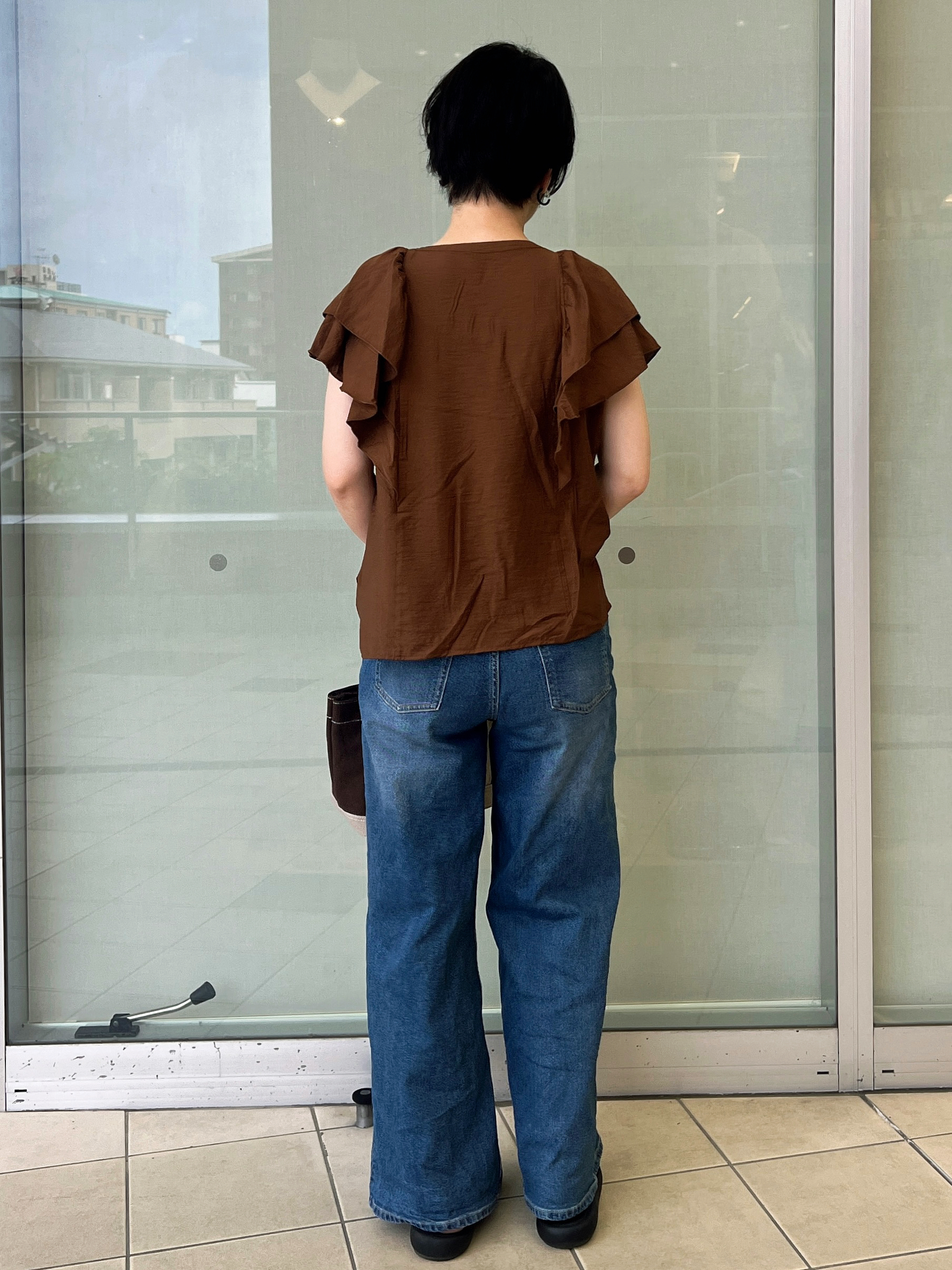 yo-koさんの「OPAQUE.CLIP｜フリルVネックブラウス【洗濯機OK】」を使ったコーディネート