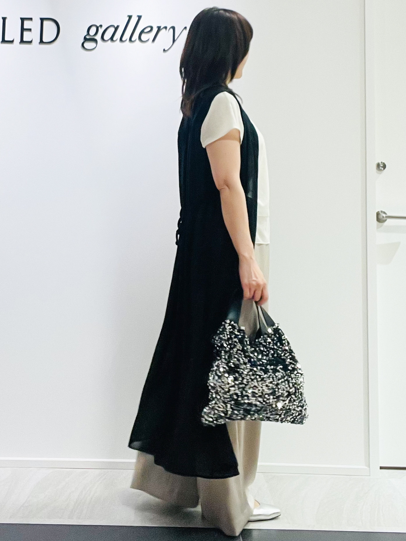 めいさんの「UNTITLED｜【通気性/前開きボタン】シアーVネックワンピース」を使ったコーディネート