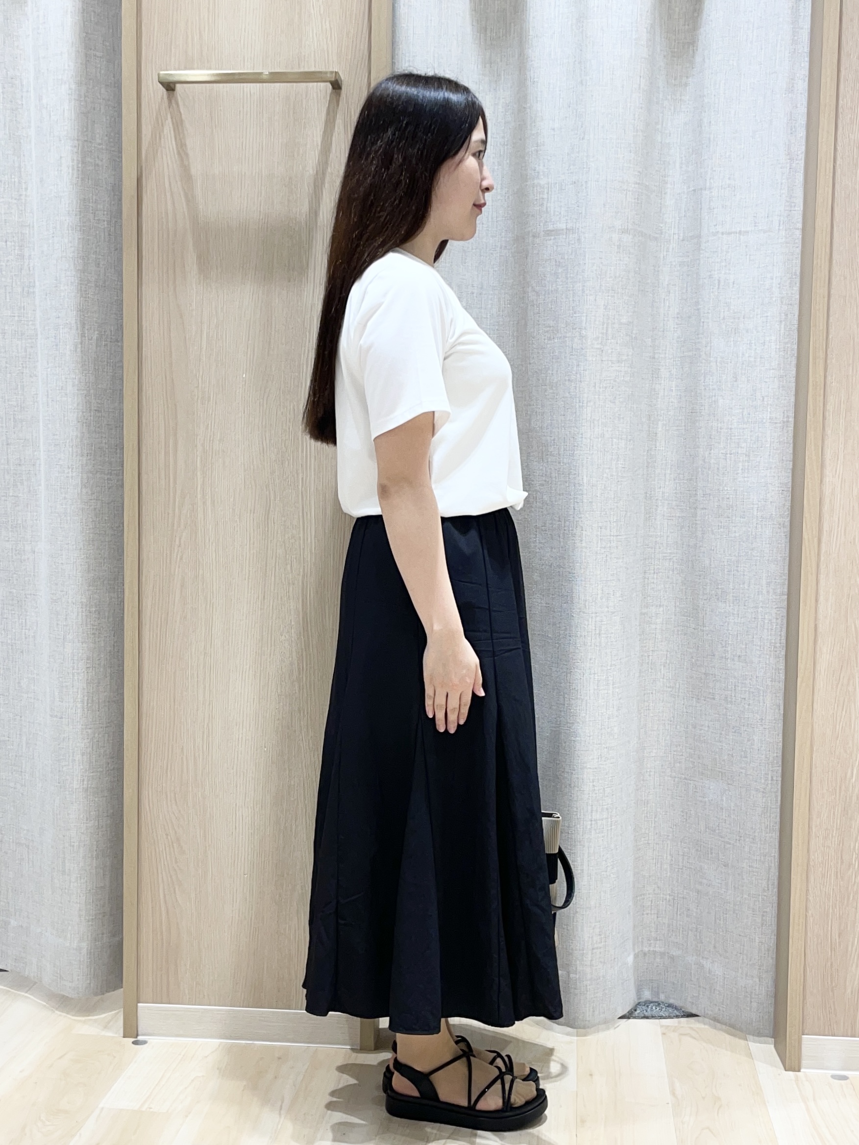 Aikoさんの「grove｜【吸水速乾・UVカット・接触冷感・マシンウォッシャブル】ベーシックMIXロゴプリントT」を使ったコーディネート