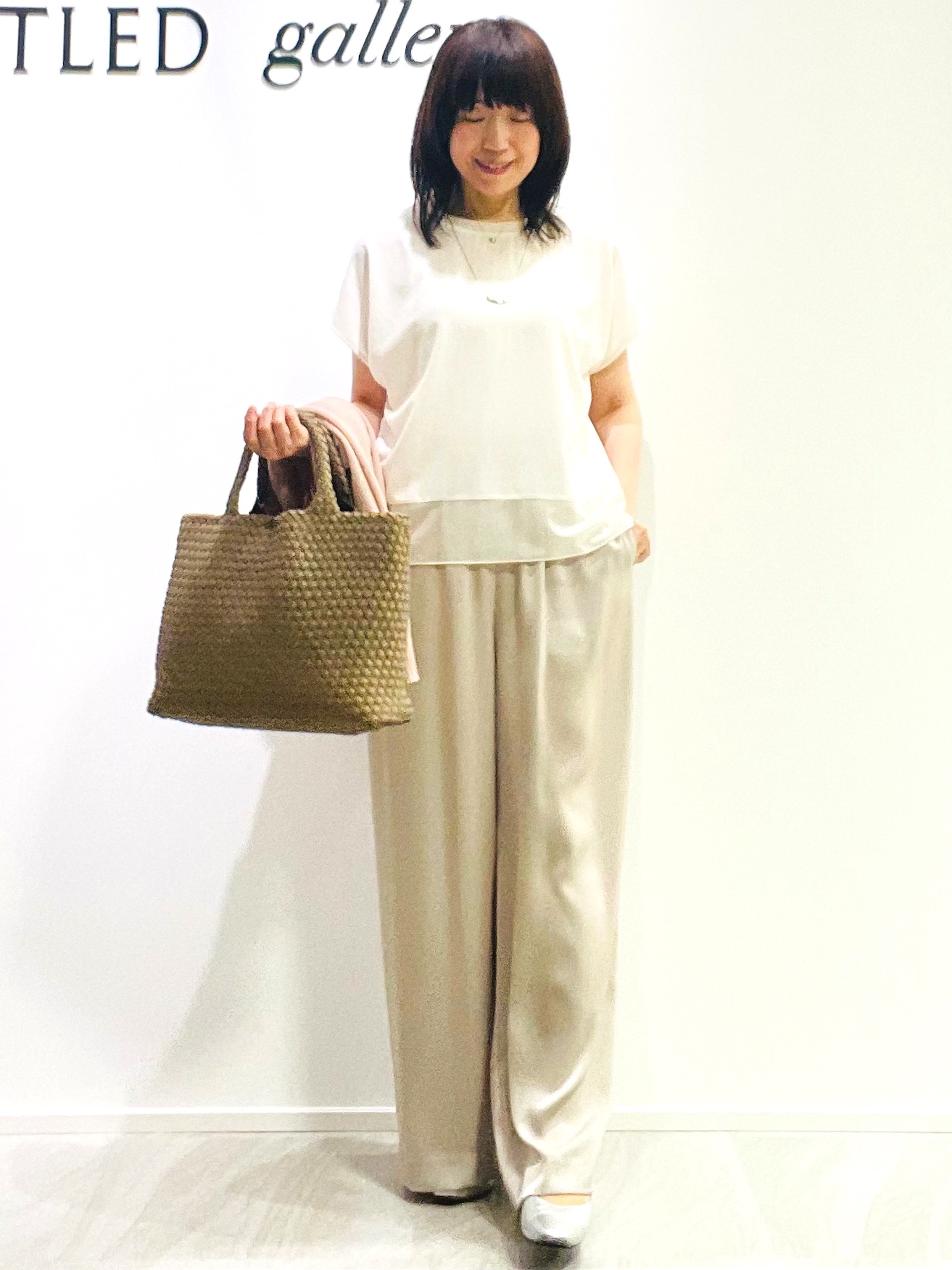 めいさんの「UNTITLED｜【通気性/前開きボタン】シアーVネックワンピース」を使ったコーディネート