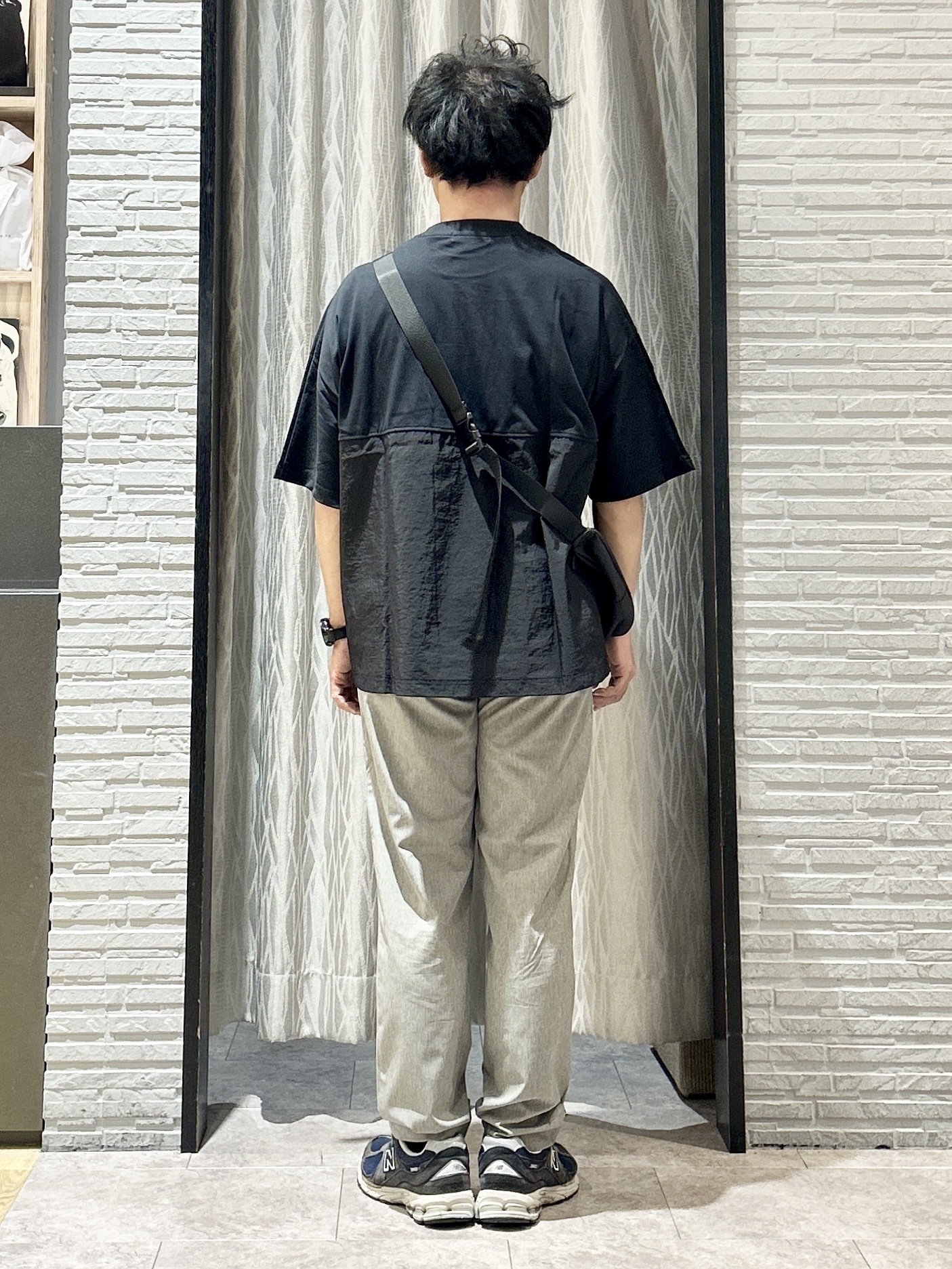 KENJI Iさんの「THE SHOP TK｜【ゆったりシルエット】前後切り替え 半袖Tシャツ」を使ったコーディネート