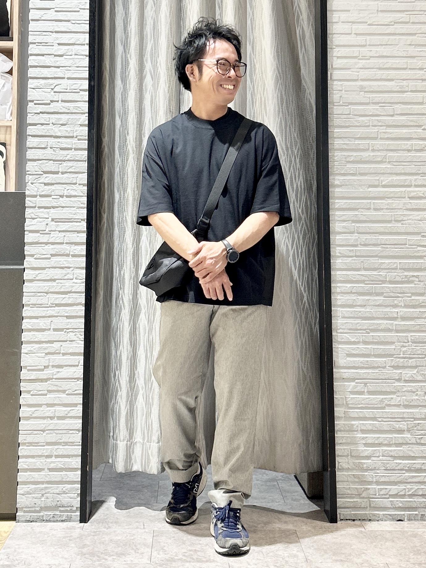 KENJI Iさんの「THE SHOP TK｜【ゆったりシルエット】前後切り替え 半袖Tシャツ」を使ったコーディネート