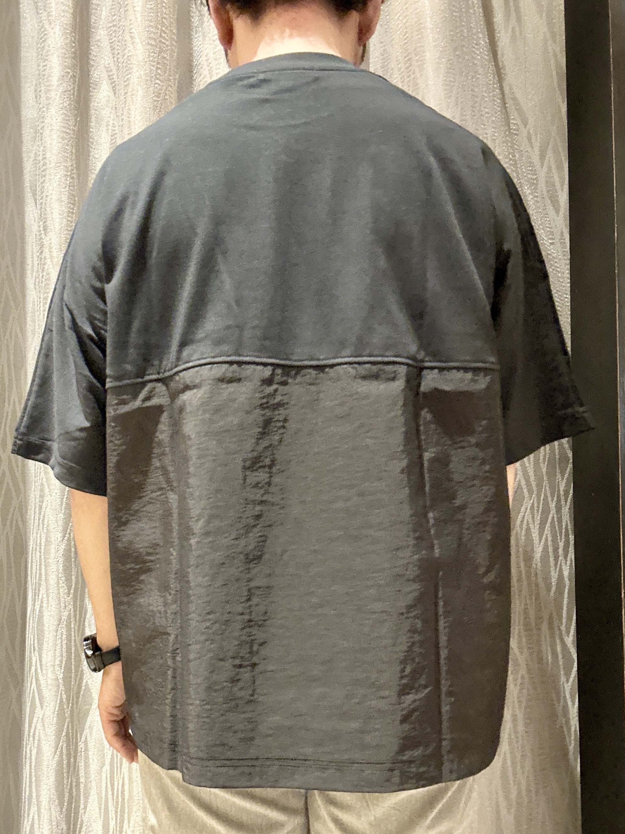 KENJI Iさんの「THE SHOP TK｜【ゆったりシルエット】前後切り替え 半袖Tシャツ」を使ったコーディネート